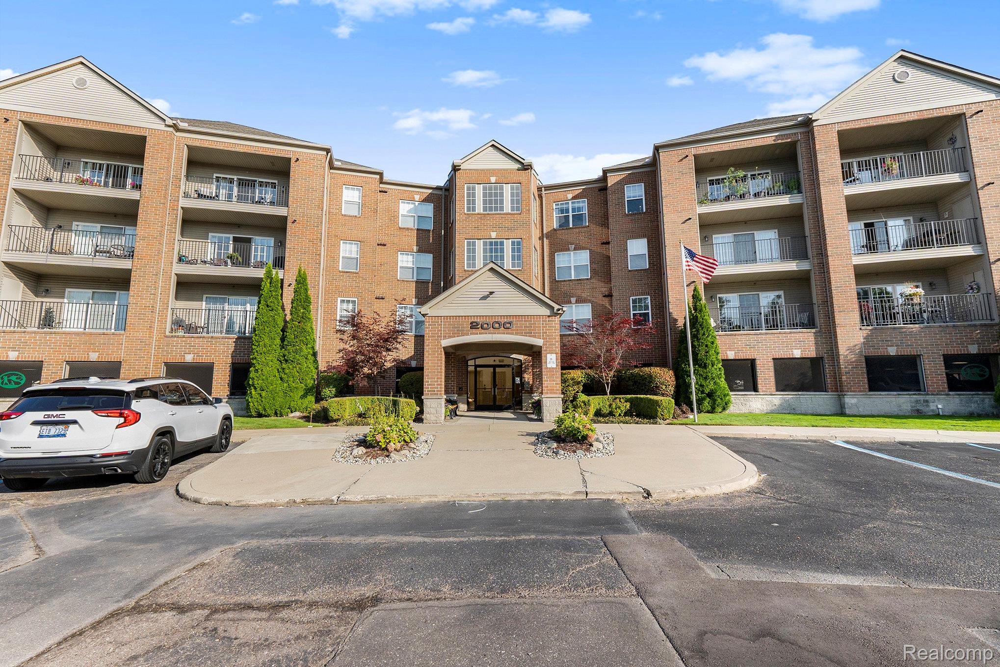 2104, Country Club, St. Clair Shores, Michigan, 48082