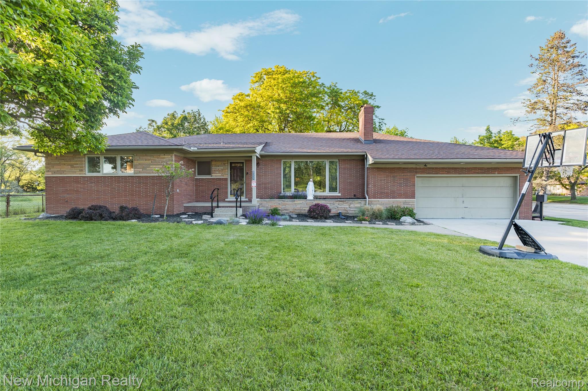 8359, Chicago, Warren, Michigan, 48093