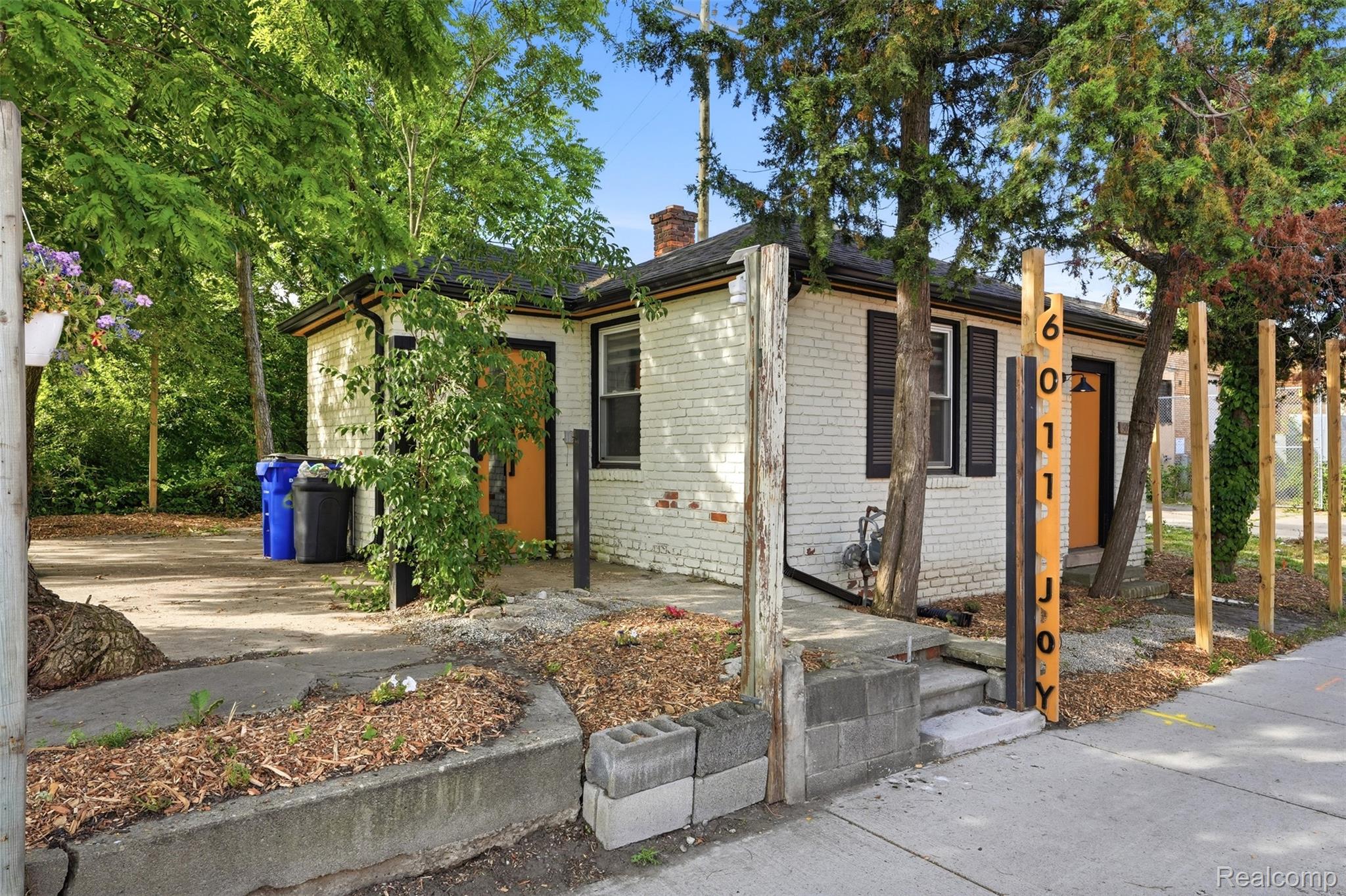 6011, Joy, Detroit, Michigan, 48204