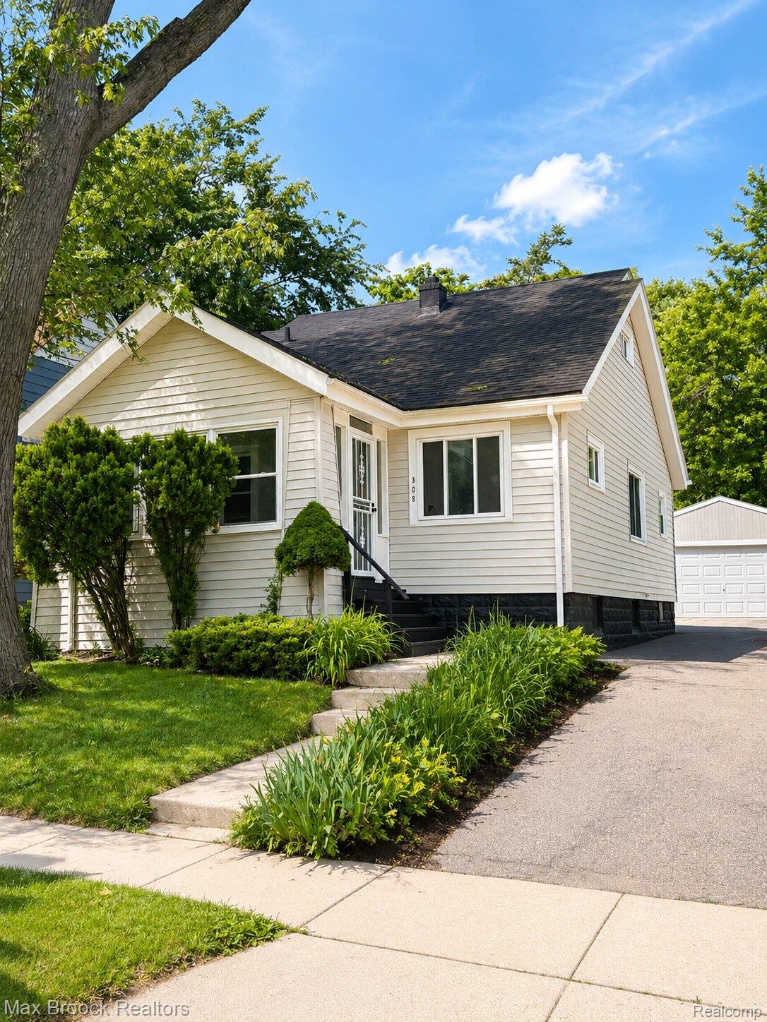 308, Marshall, Pontiac, Michigan, 48342