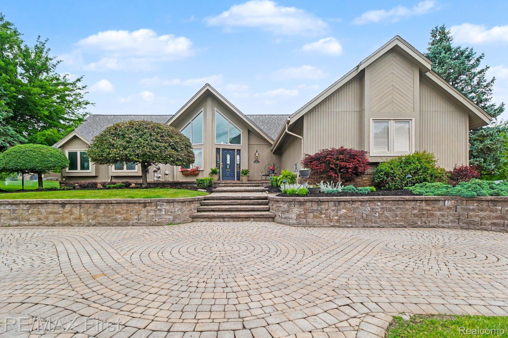 601, Brookwood, E, Rochester Hills, Michigan, 48309