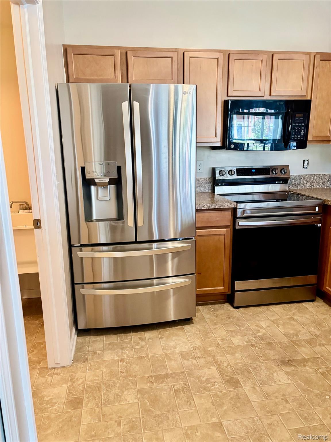 28218, Pointe, New Baltimore, Michigan, 48051
