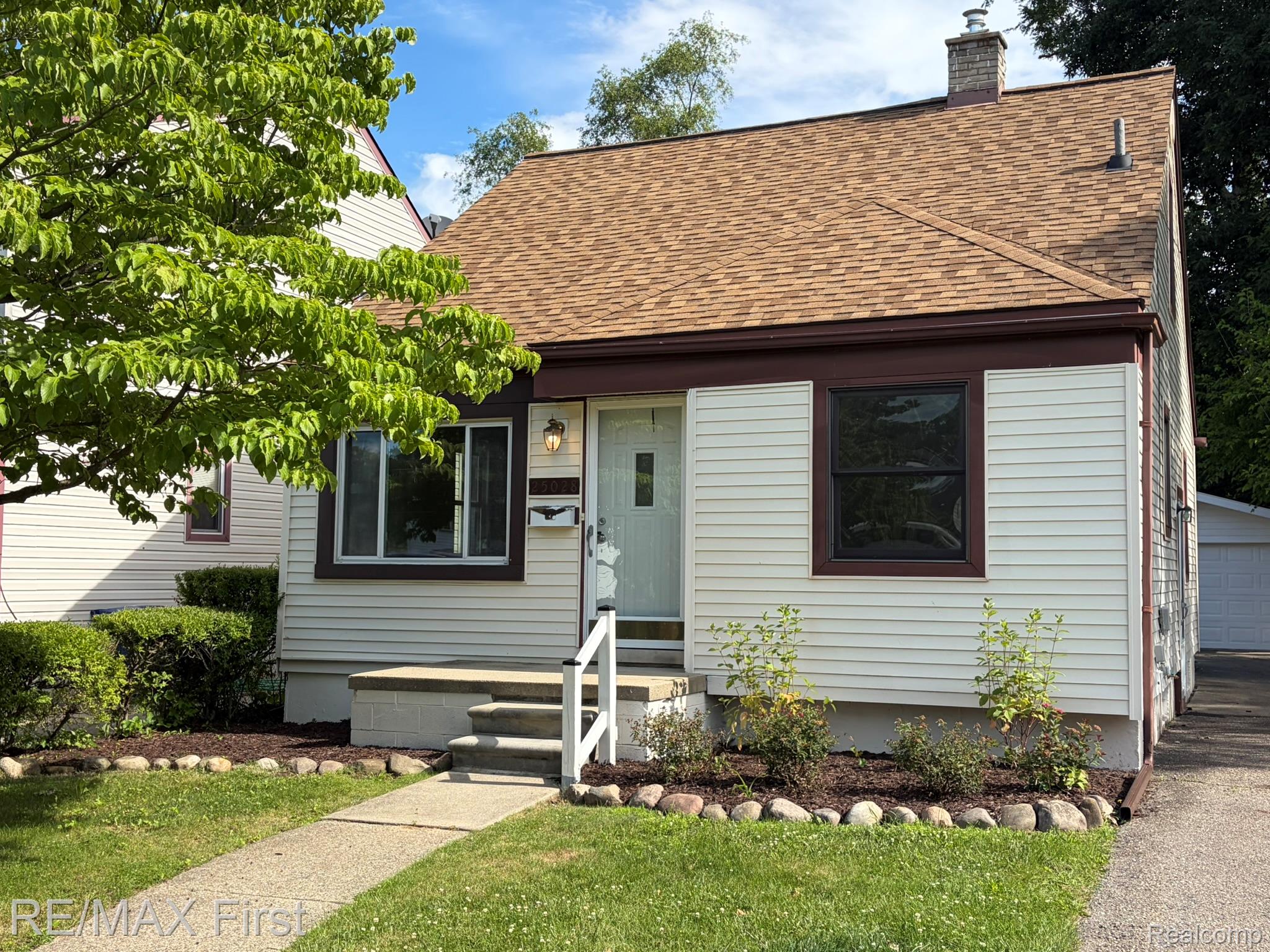 25028, Midland, Redford, Michigan, 48239