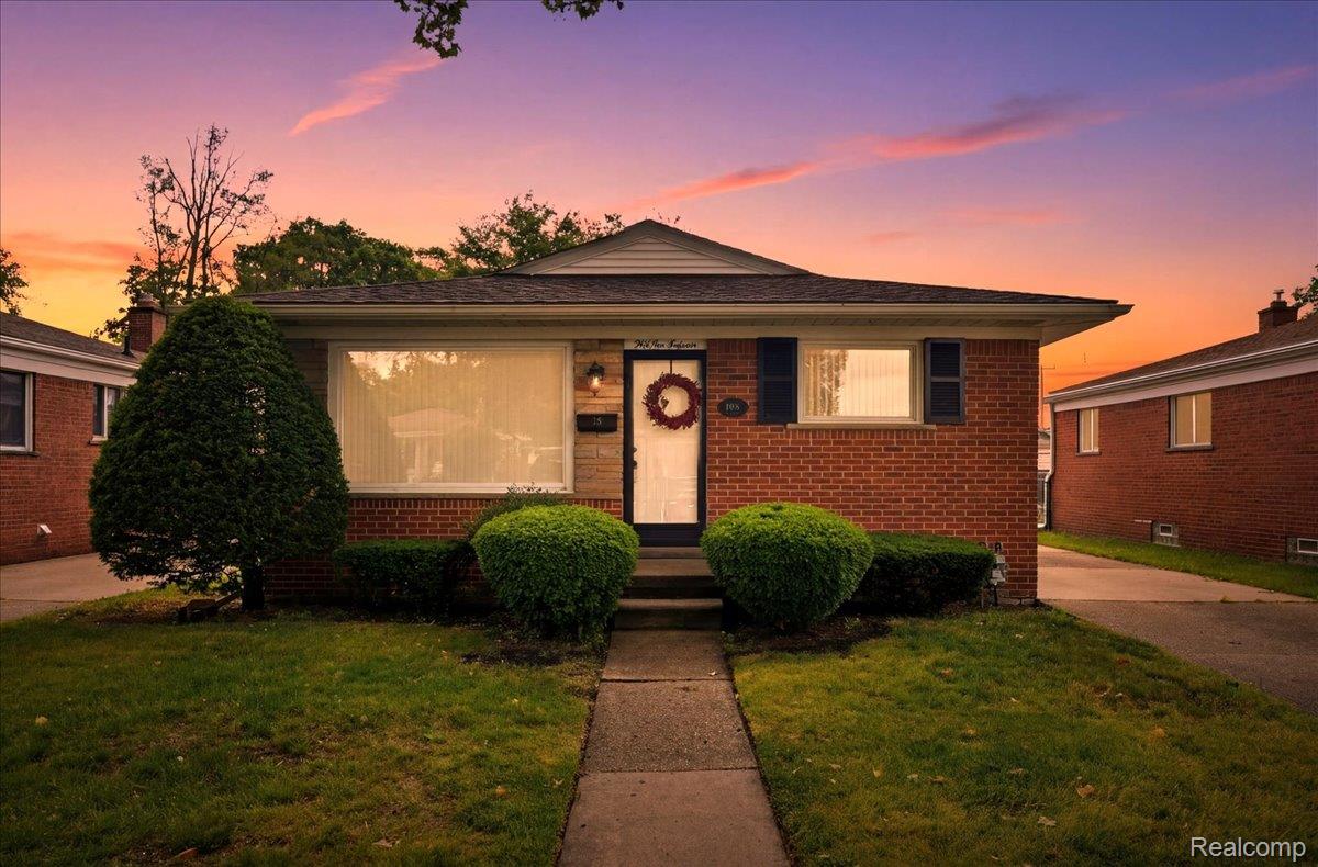 5918, Lafayette, Dearborn Heights, Michigan, 48127