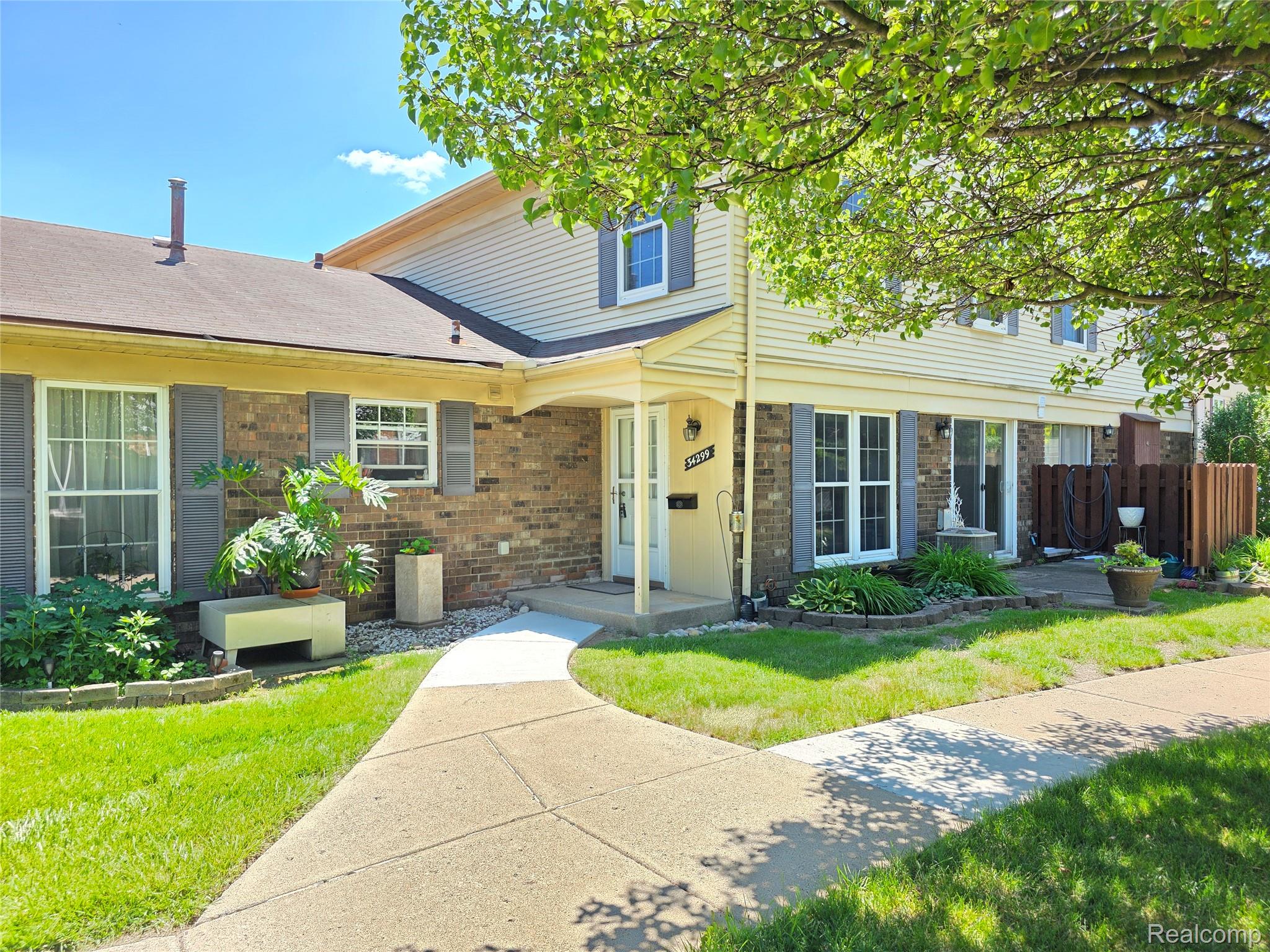 34299, Garfield, #2, Fraser, Michigan, 48026
