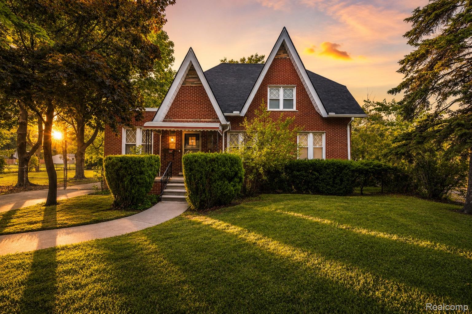 17321, 11 Mile, Roseville, Michigan, 48066