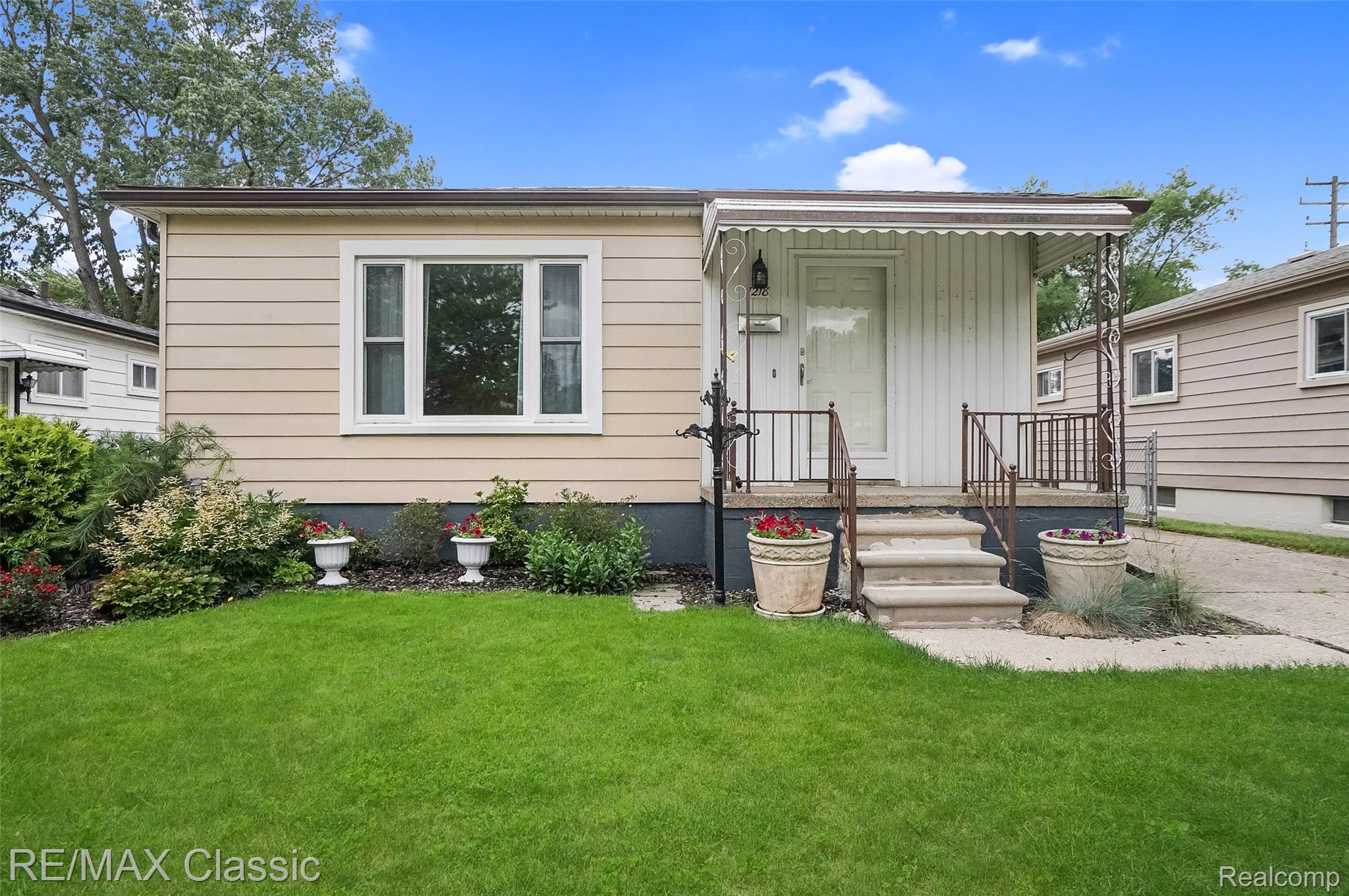 7218, Sterling, Center Line, Michigan, 48015