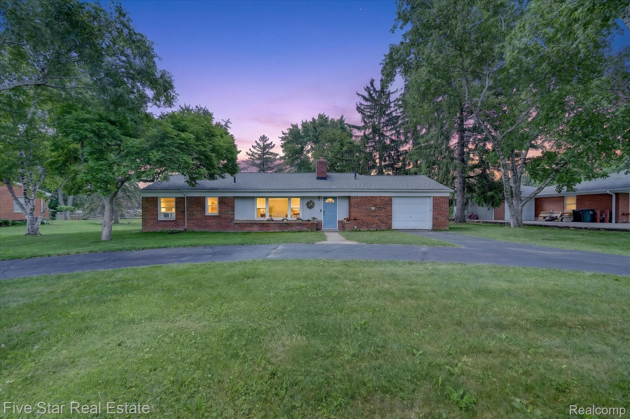 82, Hurst, Troy, Michigan, 48085