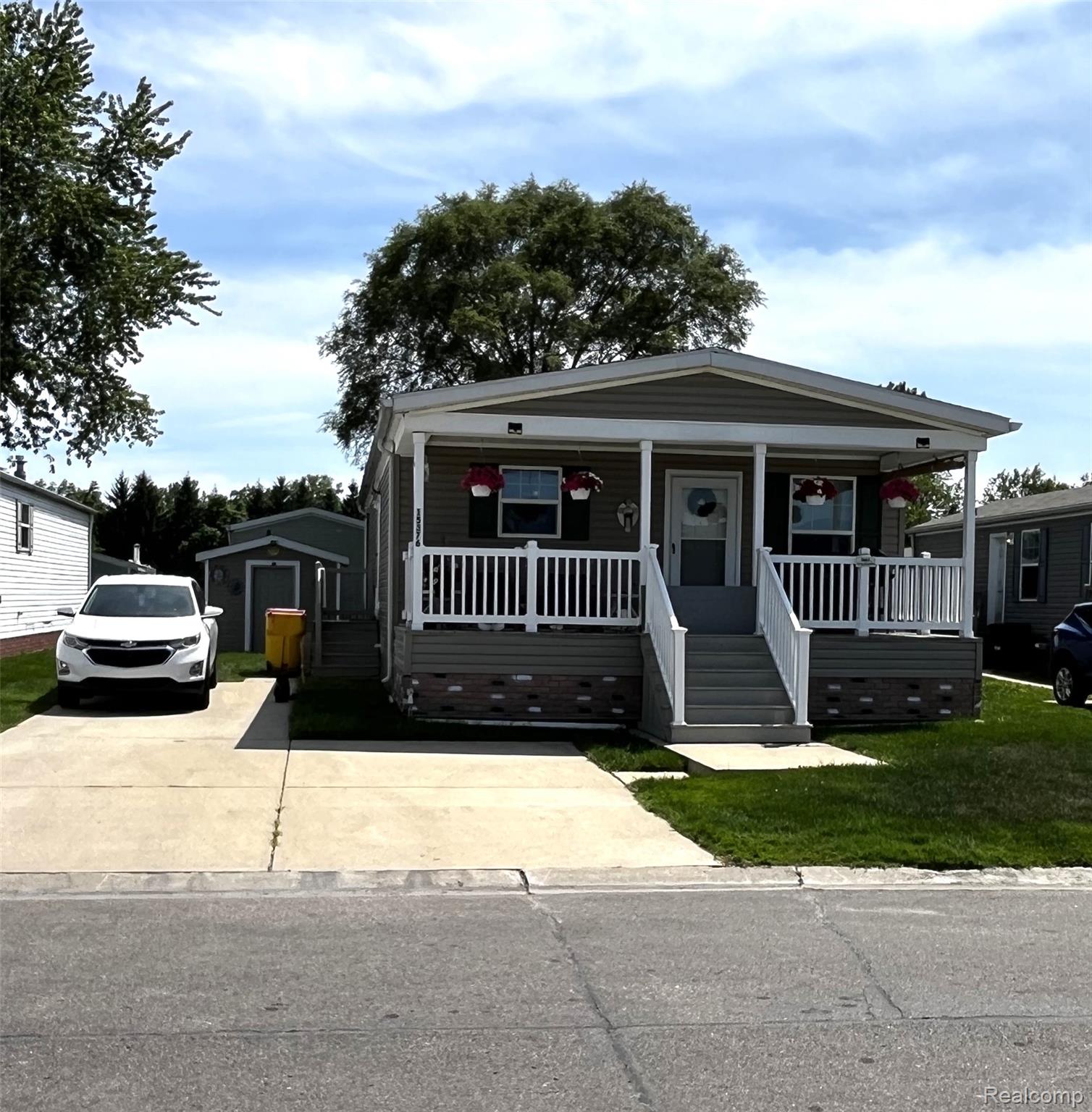 15376, Enchante, Clinton Township, Michigan, 48038