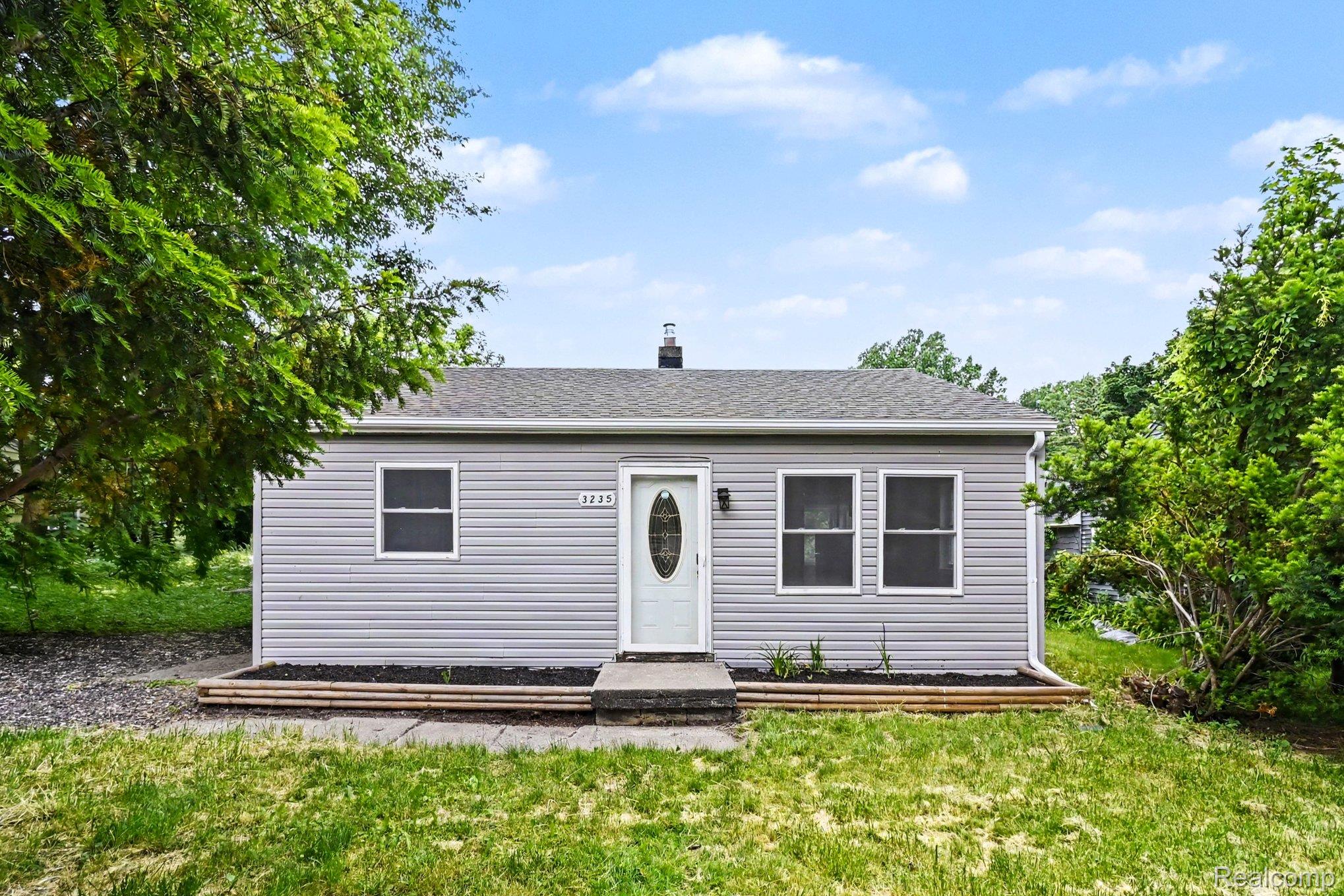 3235, Young, Lansing, Michigan, 48906