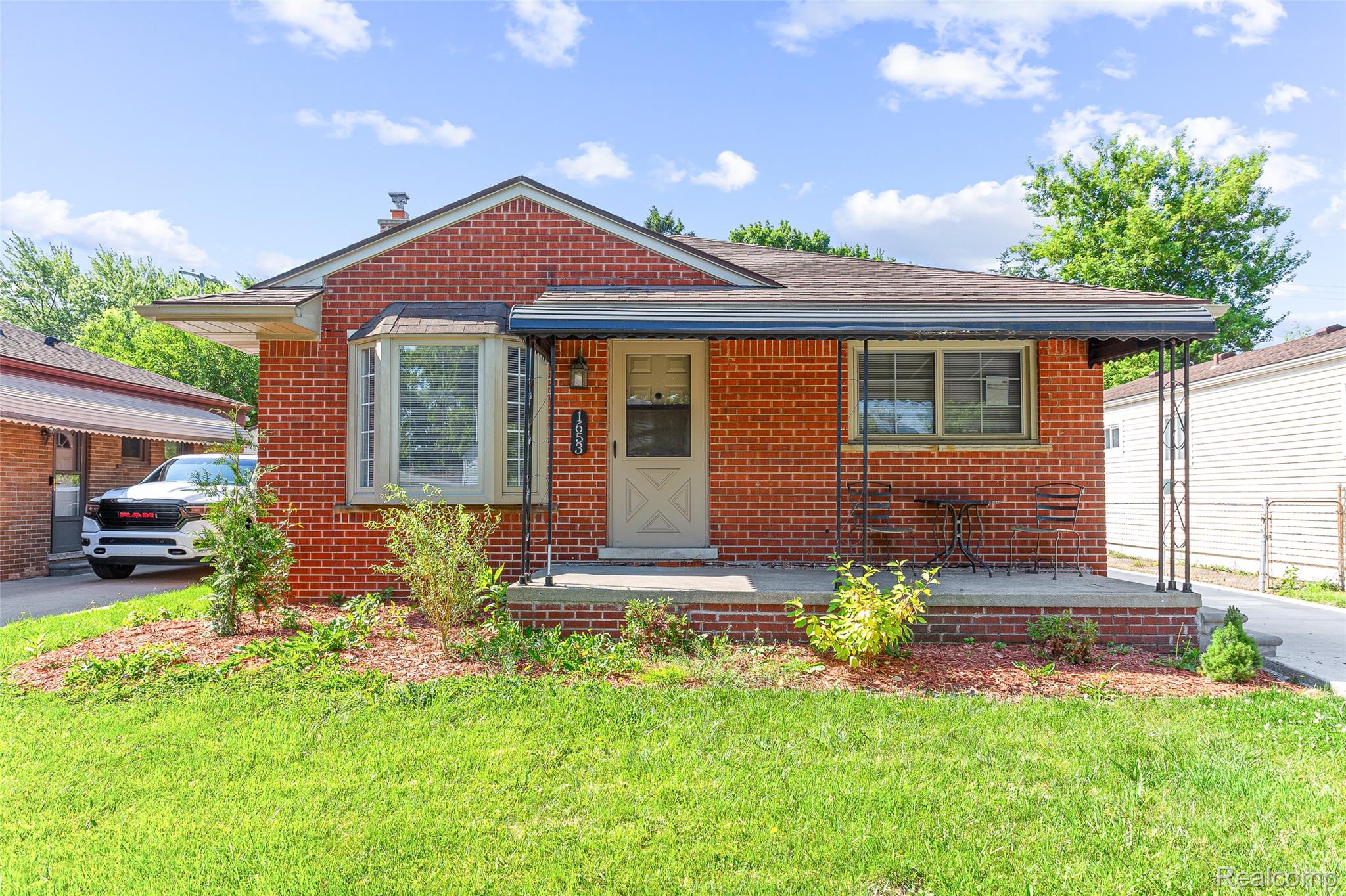 1653, London, Lincoln Park, Michigan, 48146