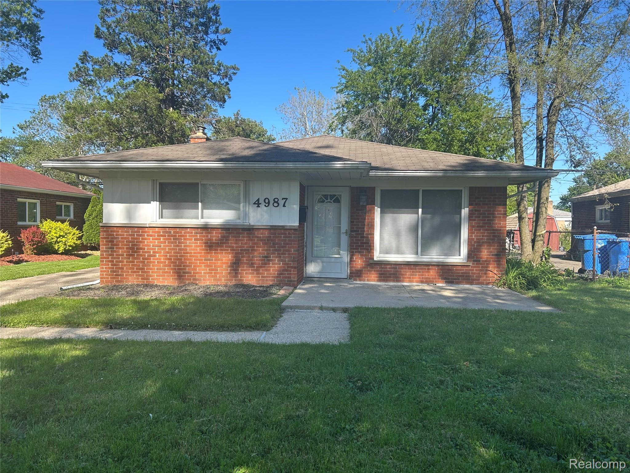 4987, Roosevelt, Dearborn Heights, Michigan, 48125