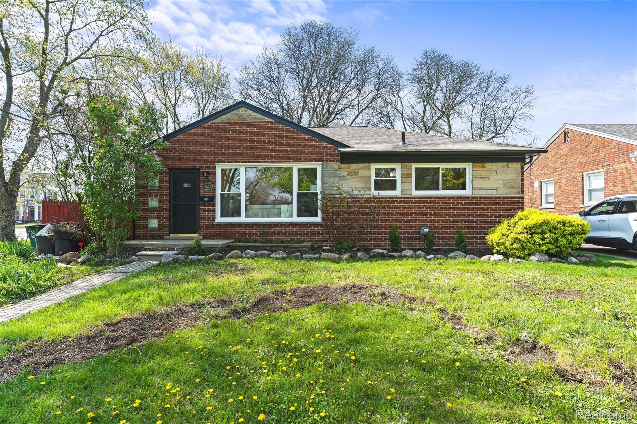 1622, Huron, Royal Oak, Michigan, 48073
