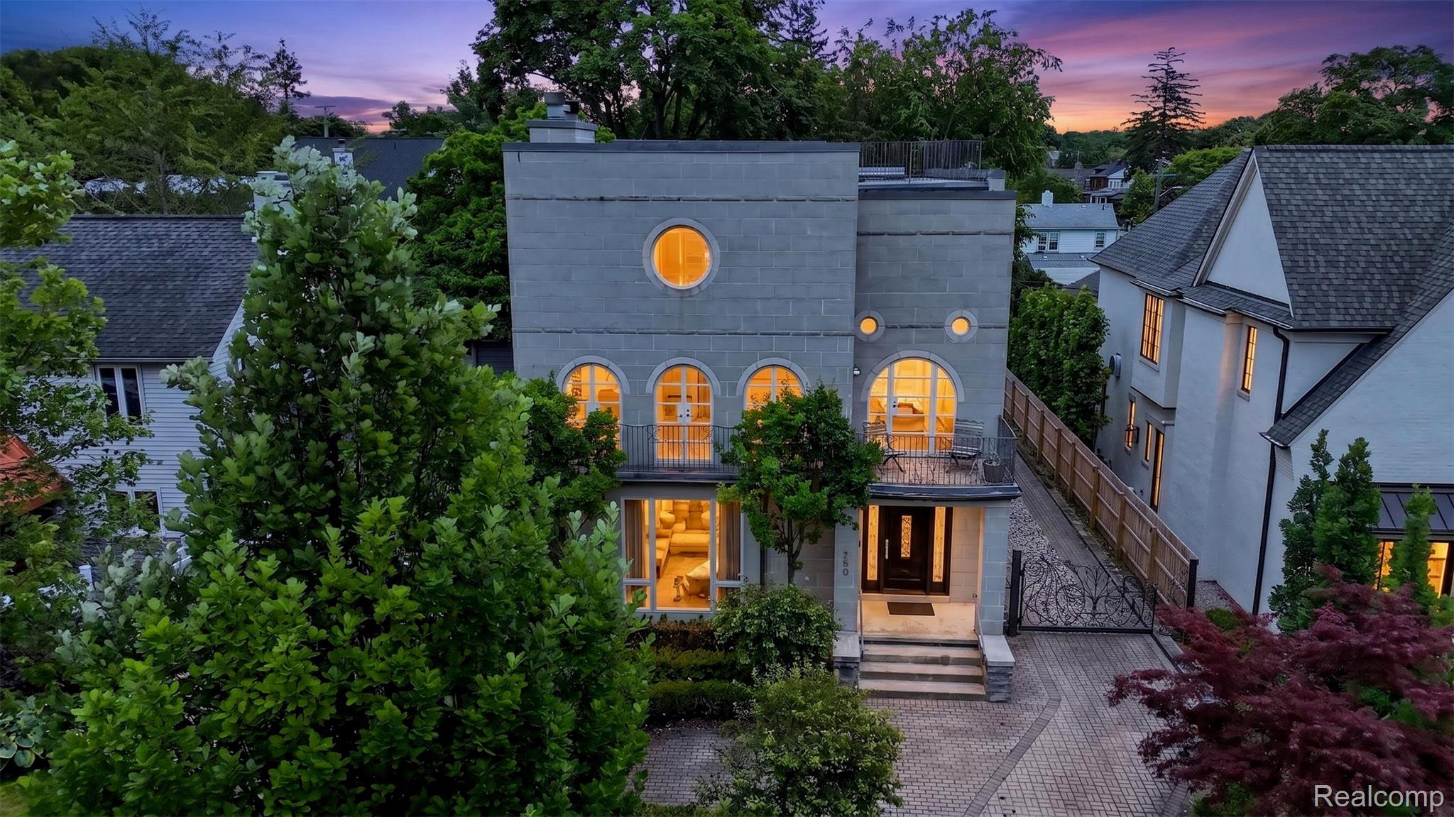 750, Hazelwood, Birmingham, Michigan, 48009