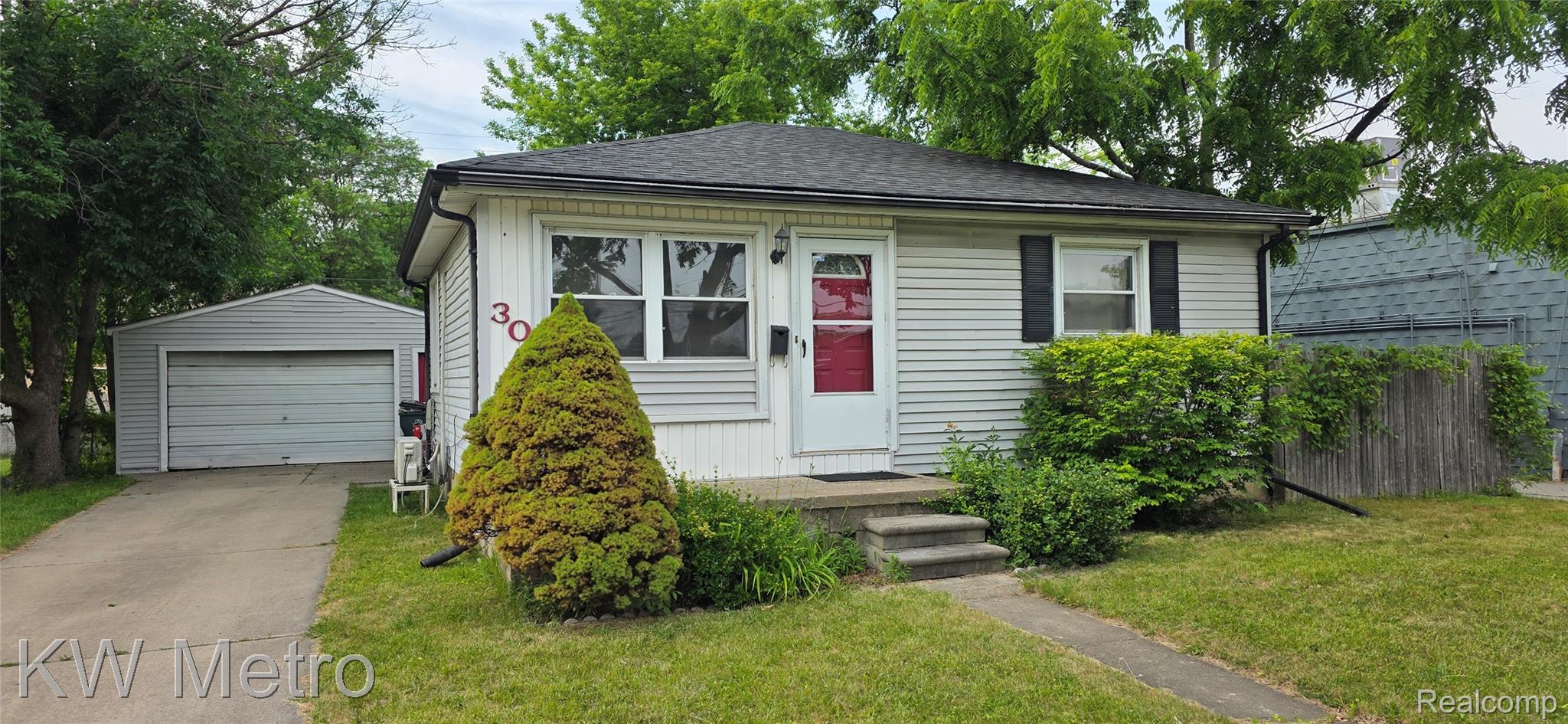30, Maxlow, Hazel Park, Michigan, 48030