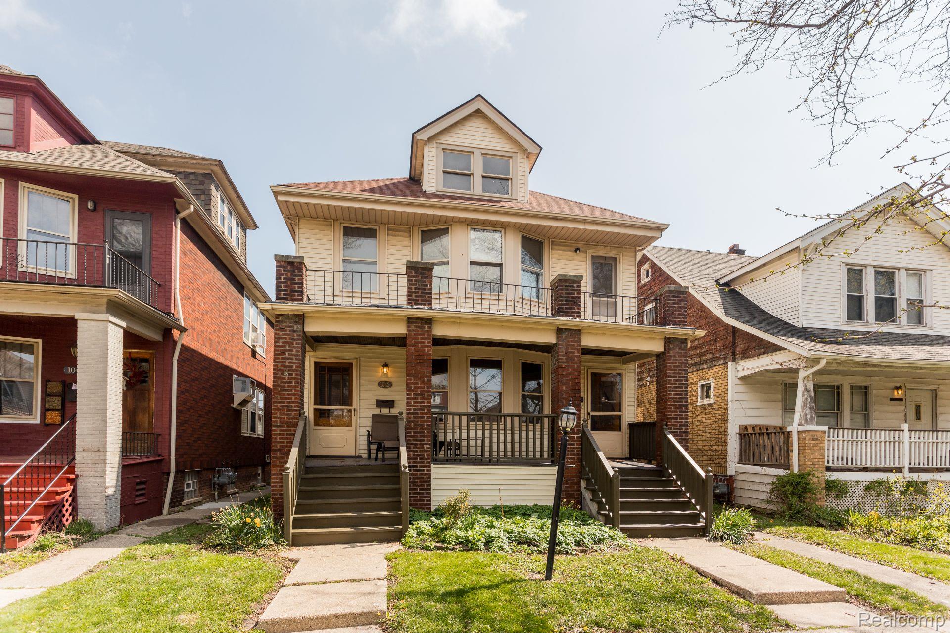 1042, Wayburn, Grosse Pointe, Michigan, 48230