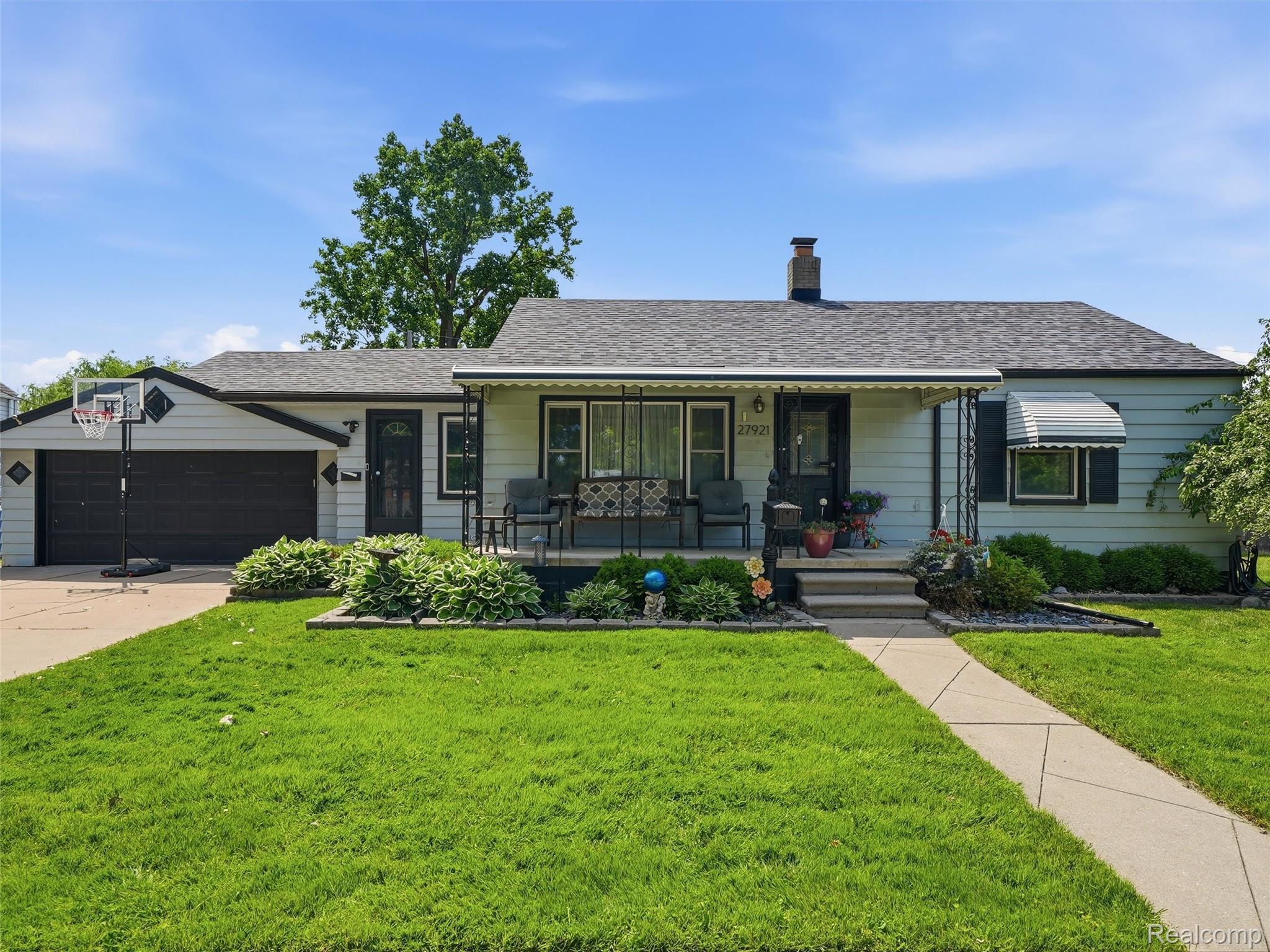 27921, Larchmont, St. Clair Shores, Michigan, 48081