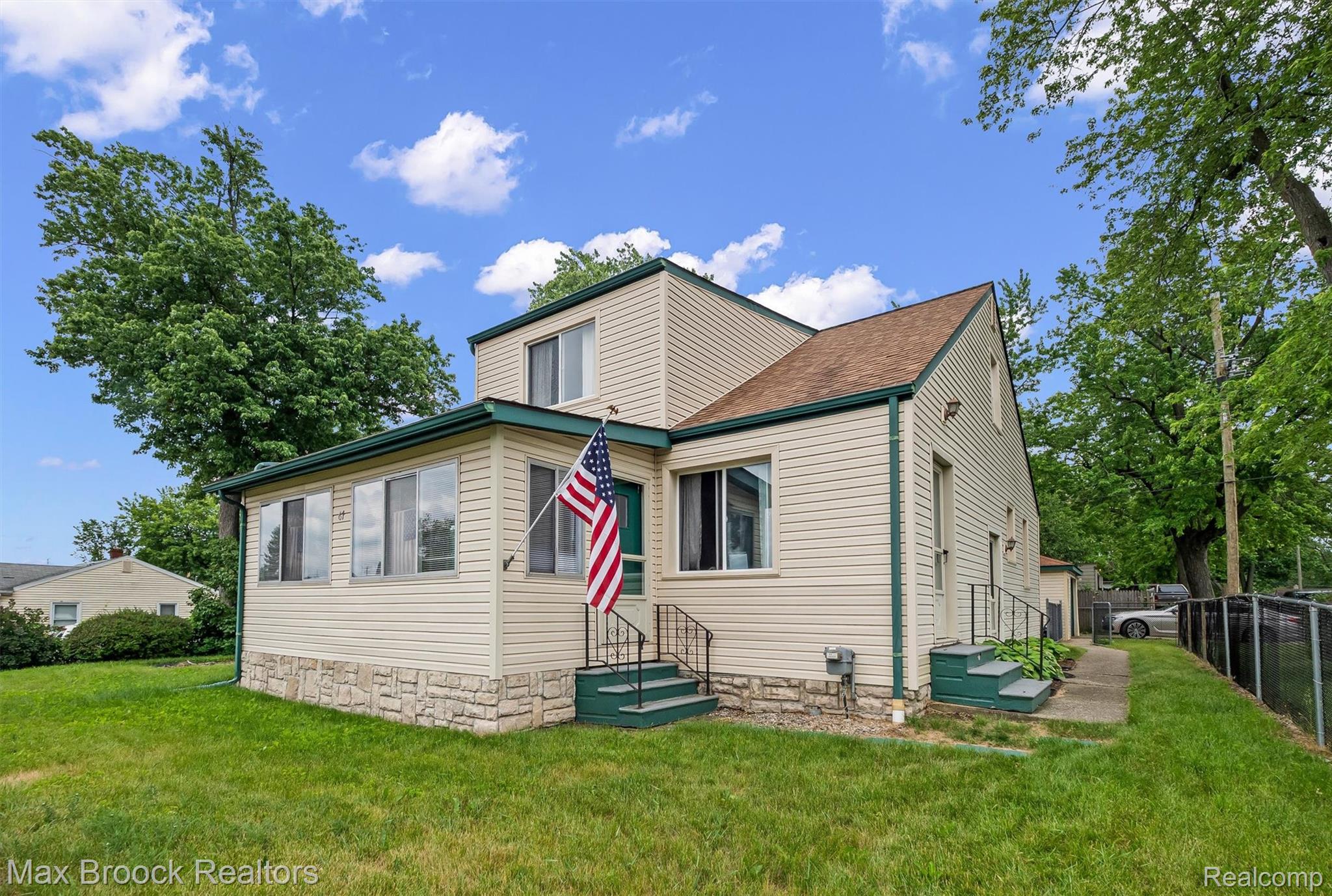 67, Columbia, Pontiac, Michigan, 48340