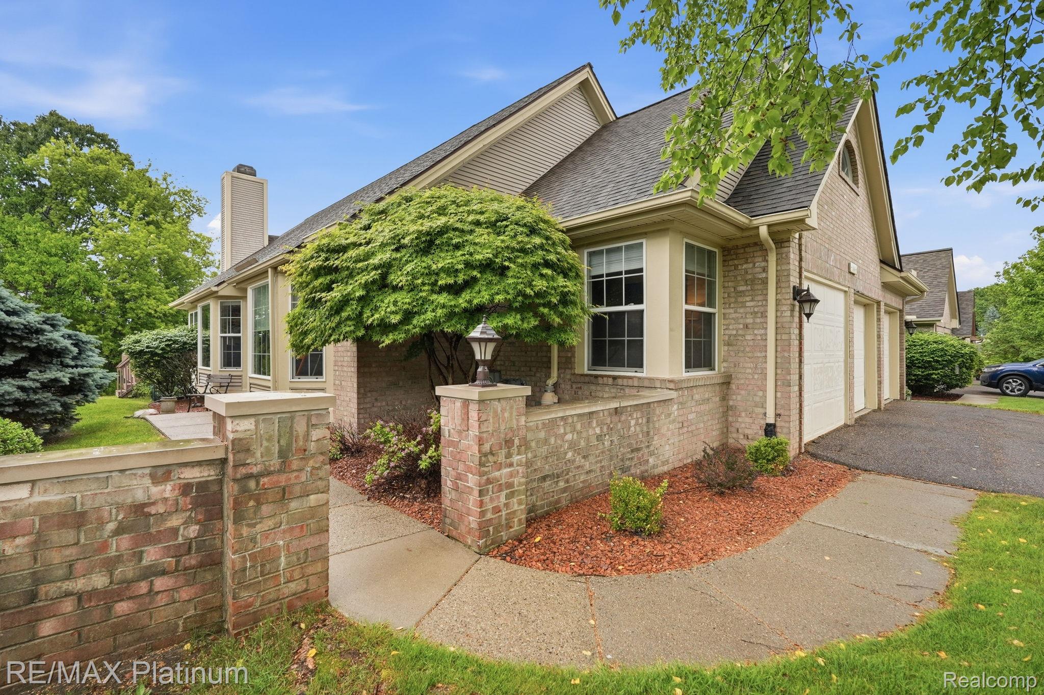 814, Whisperwood, Fenton, Michigan, 48430