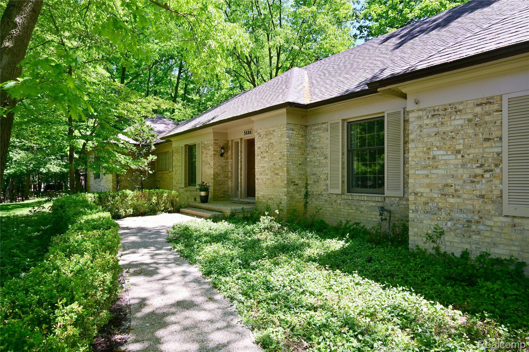 5684, Sussex, Troy, Michigan, 48098