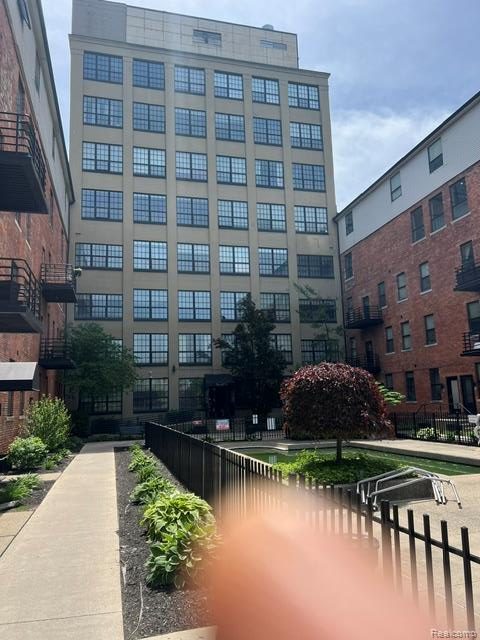 6533, Jefferson, #330E, Detroit, Michigan, 48207