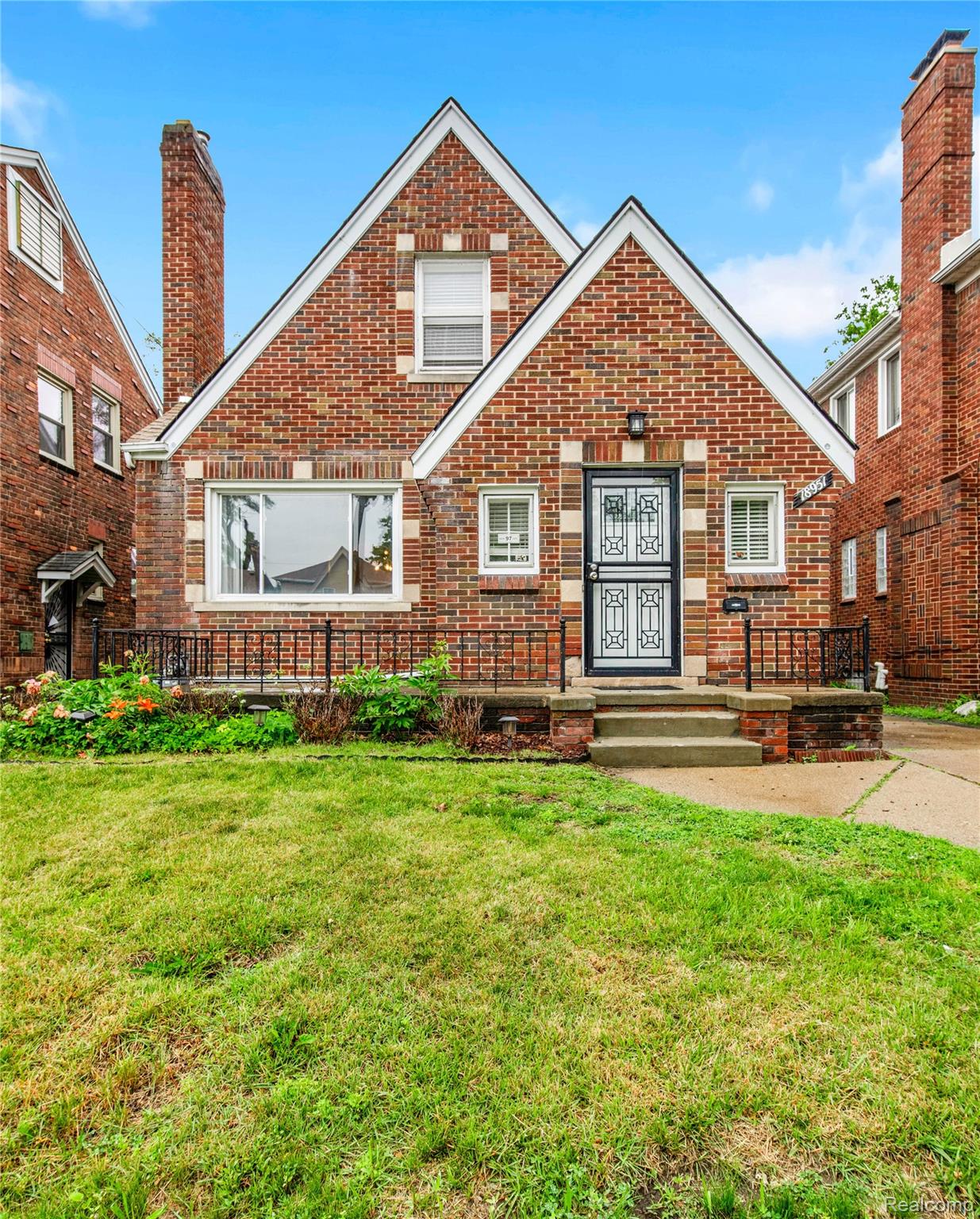 18951, Santa Rosa, Detroit, Michigan, 48221