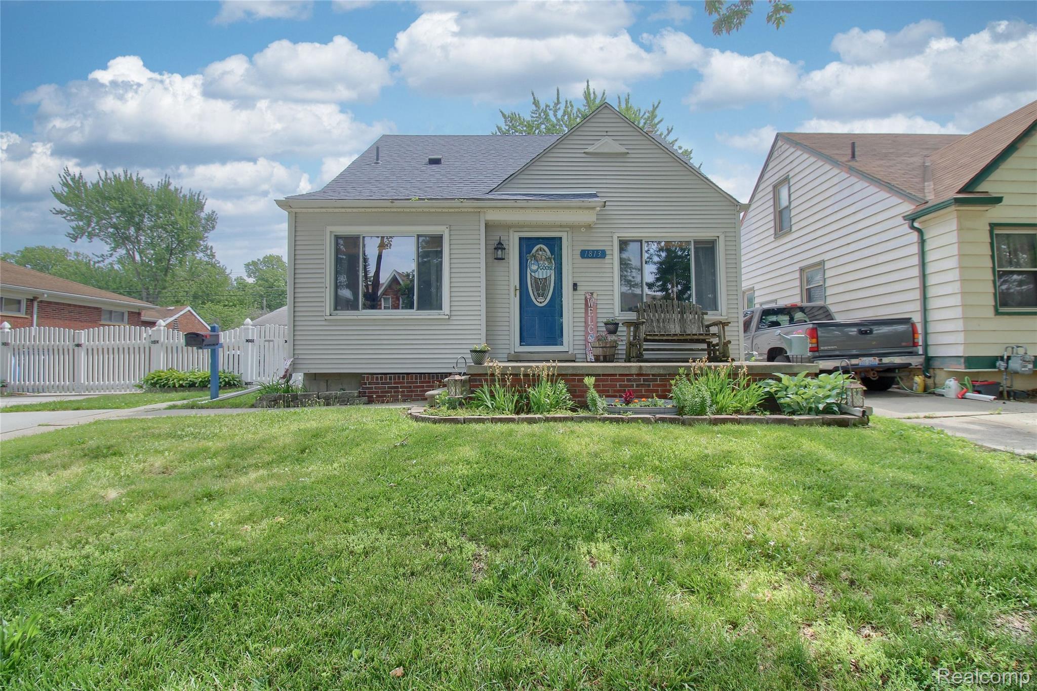 1813, Buckingham, Lincoln Park, Michigan, 48146