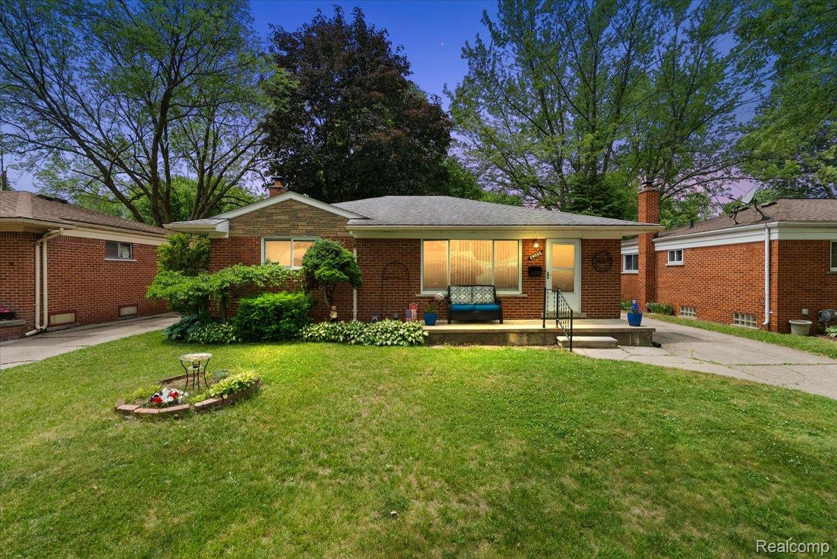 29555, Herbert, Madison Heights, Michigan, 48071