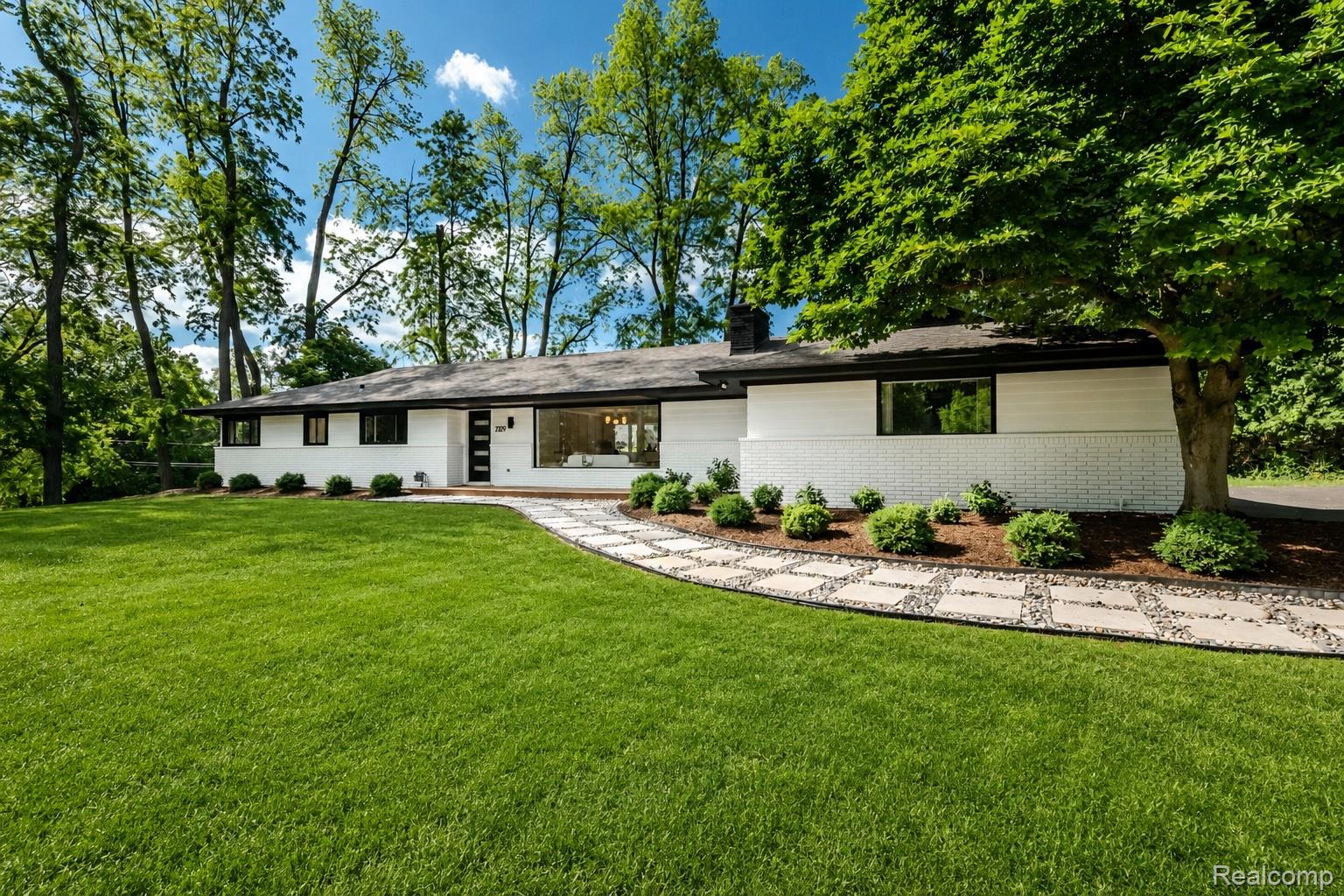 2129, Long Lake Shore, West Bloomfield, Michigan, 48323