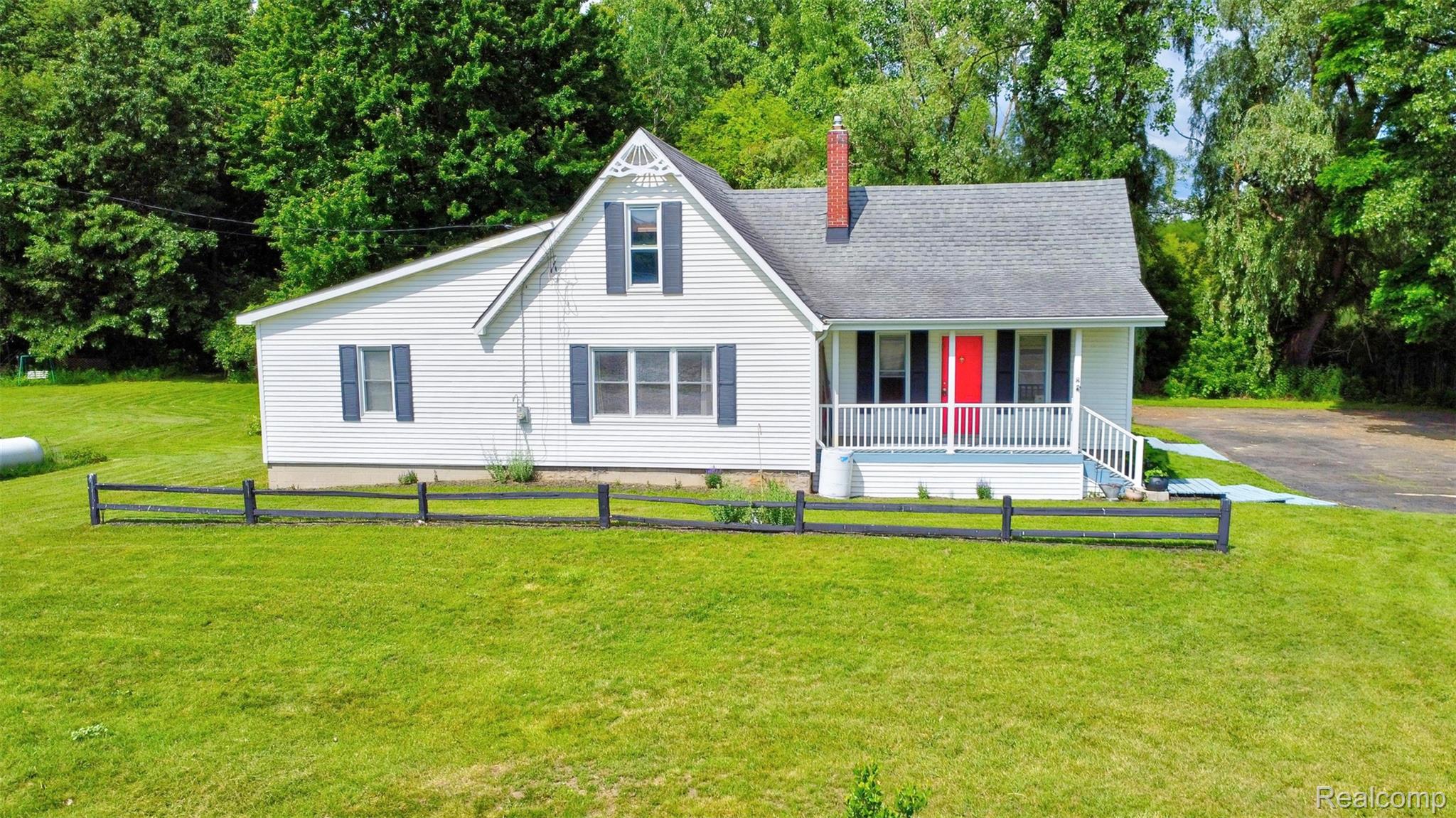 13252, Dixie, Holly, Michigan, 48442