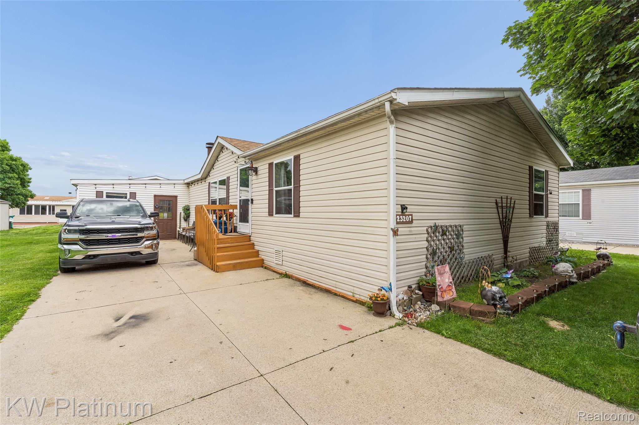 23207, fountain, Clinton Township, Michigan, 48036