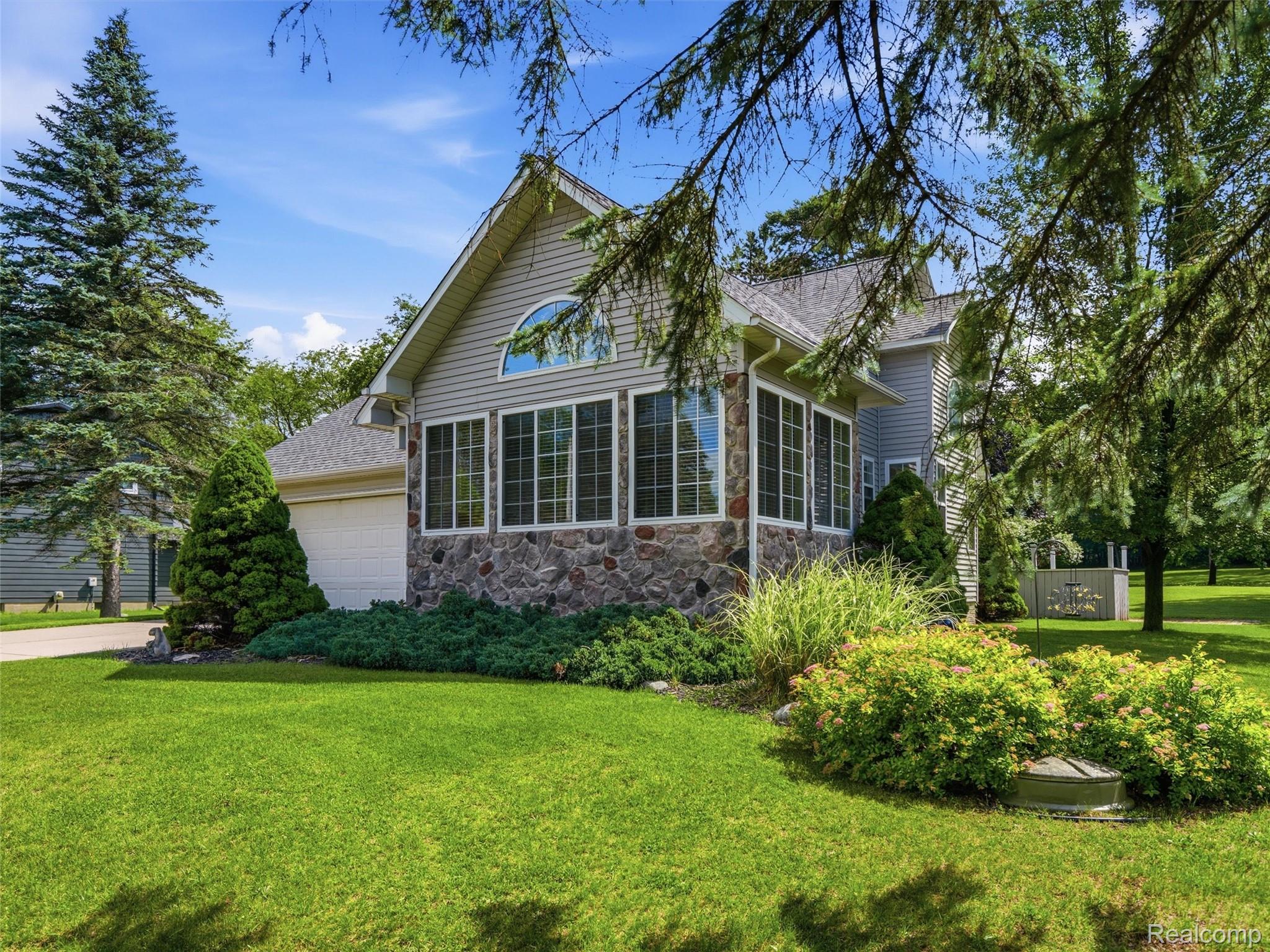 10288, Carmer, Fenton, Michigan, 48430
