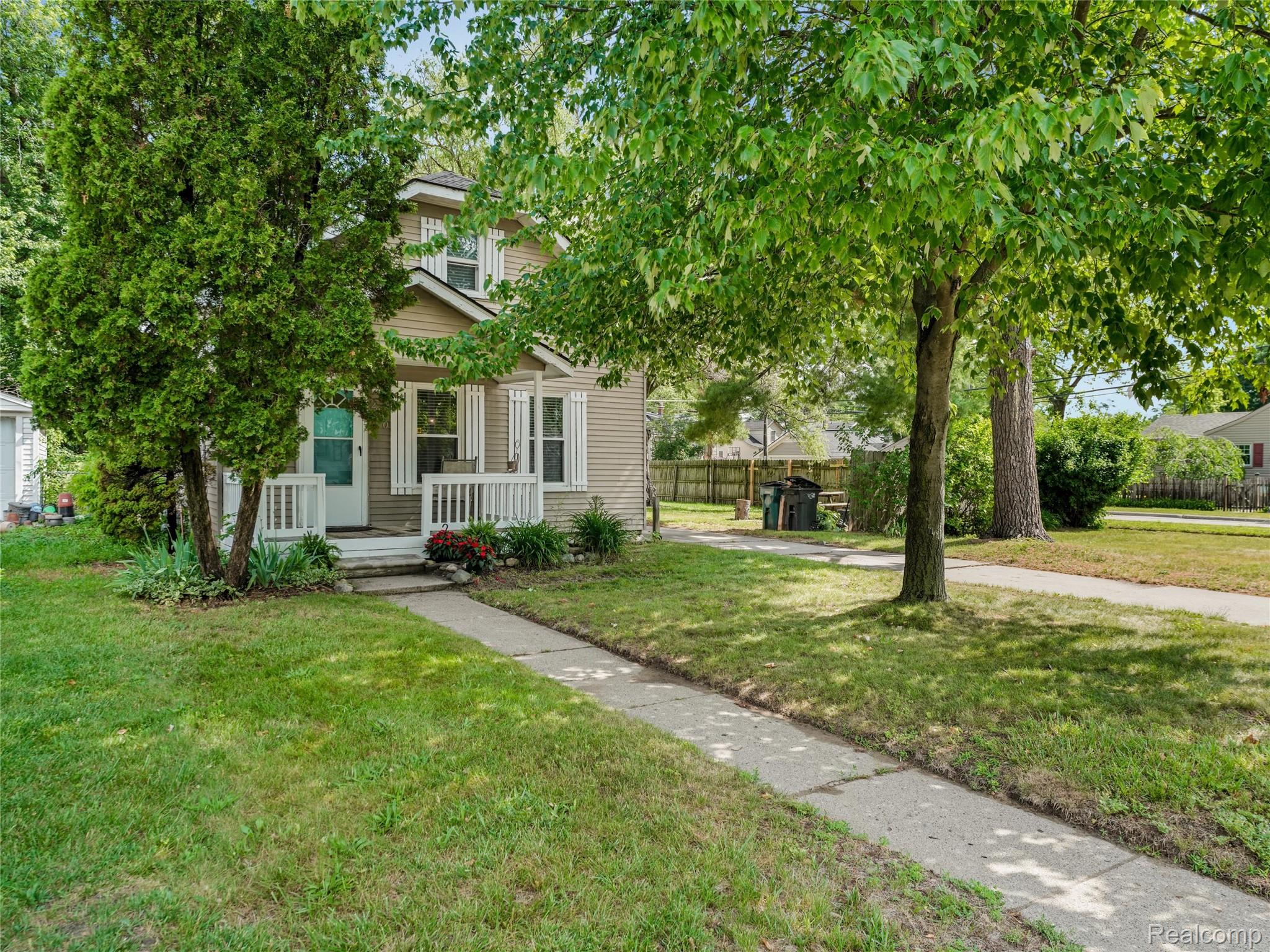 2330, Wiltshire, Berkley, Michigan, 48072