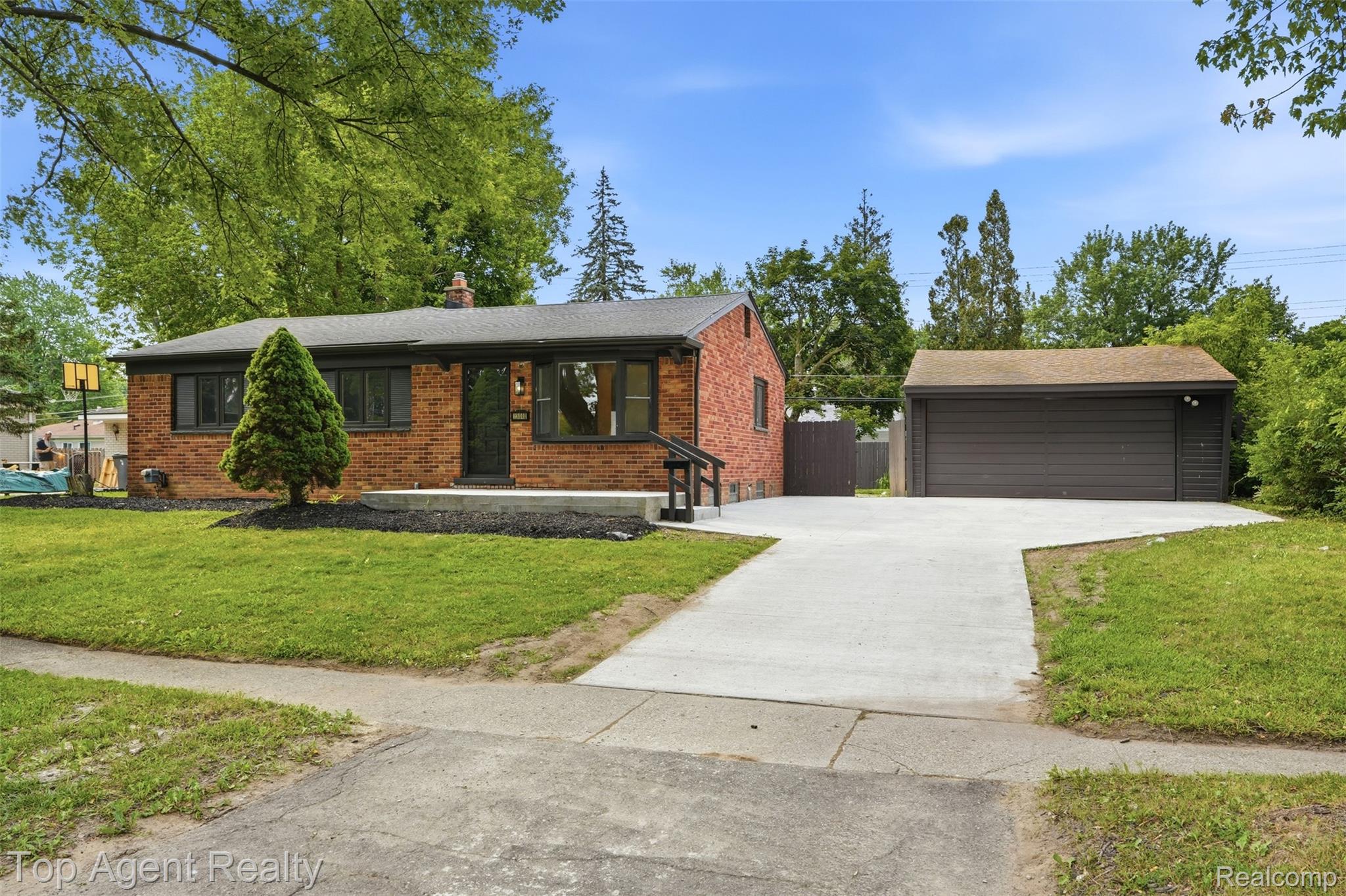 23040, Shiell, Clinton Township, Michigan, 48035