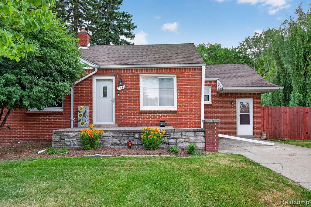30541, Utica, Roseville, Michigan, 48066