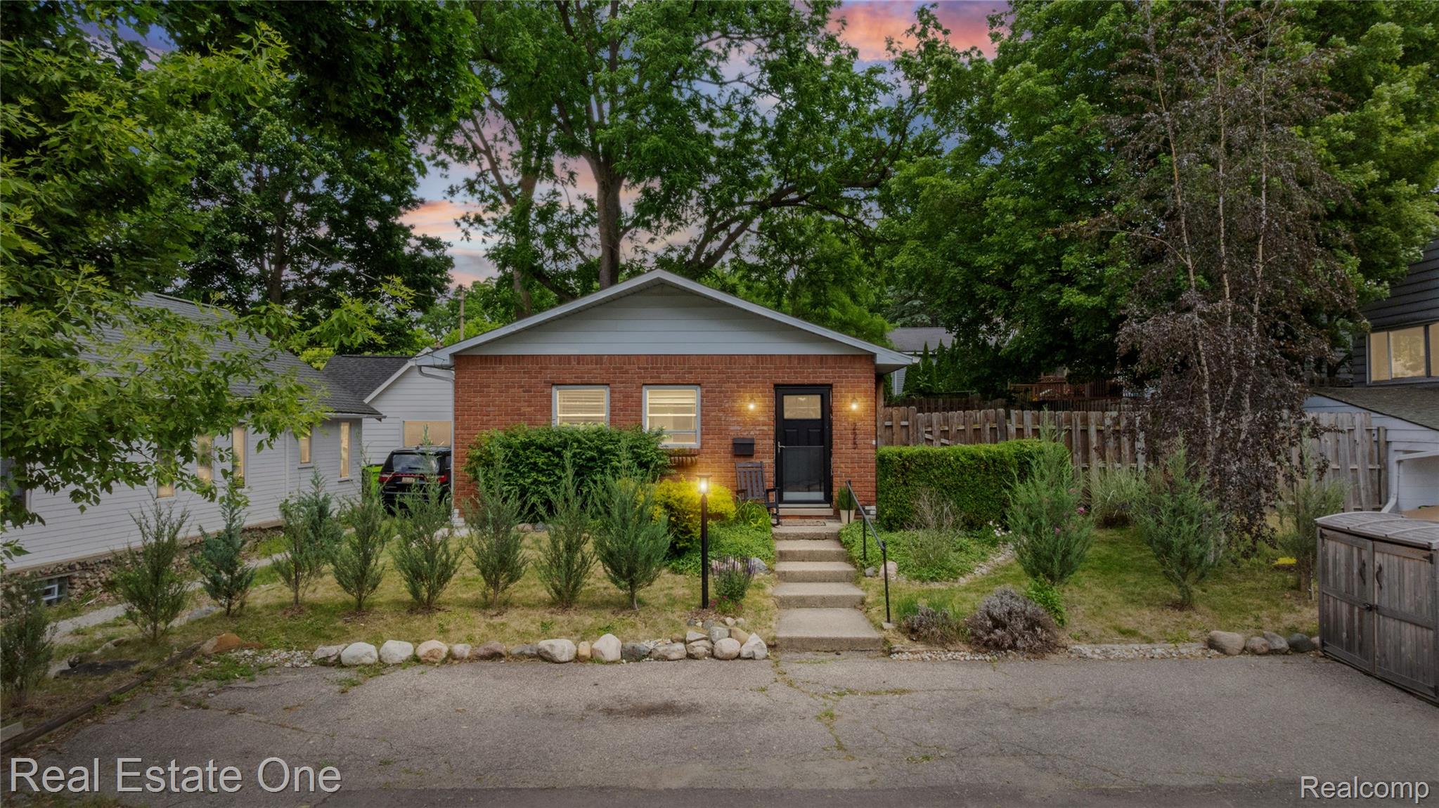 225, 1st, Fenton, Michigan, 48430