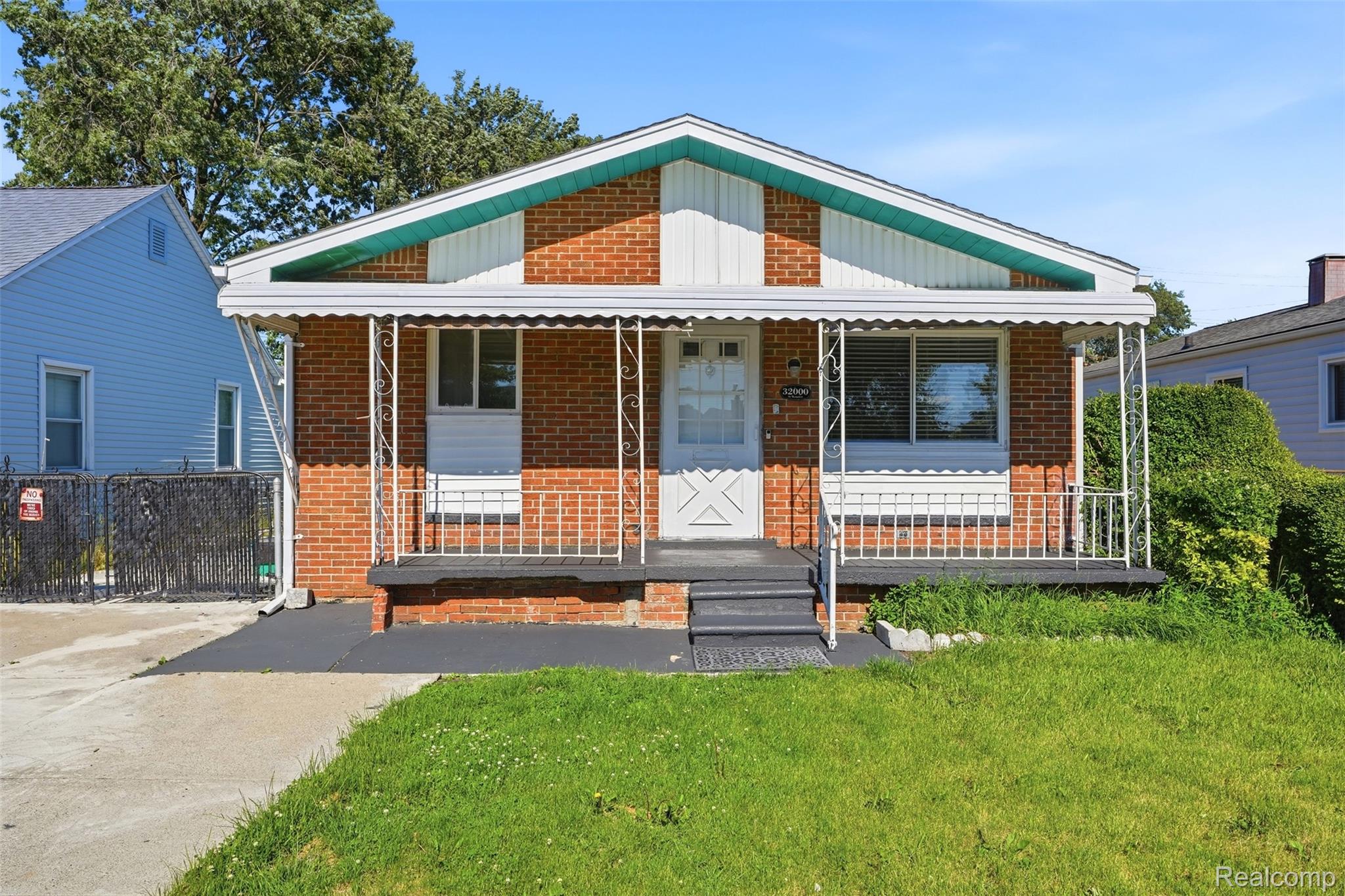 32000, Saint Margaret, St. Clair Shores, Michigan, 48082