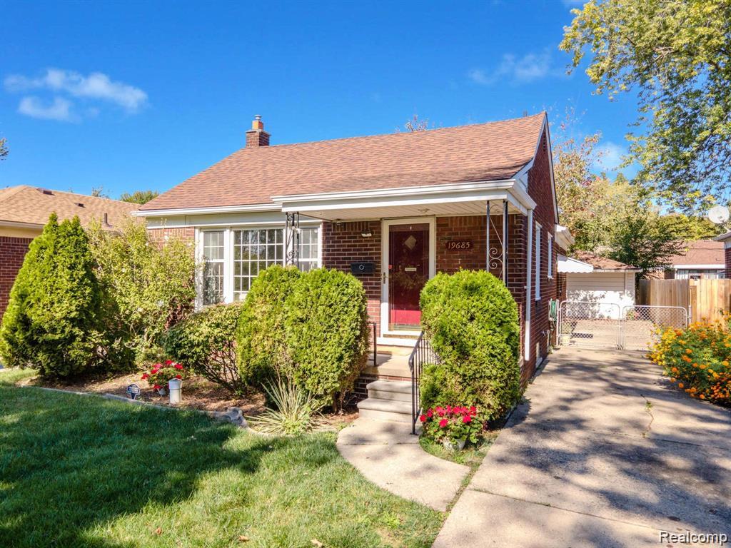 19685, Lochmoor, Harper Woods, Michigan, 48225