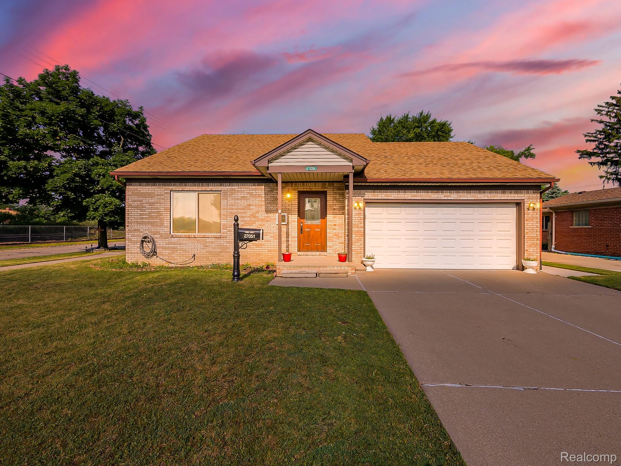 27051, Demrick, Roseville, Michigan, 48066