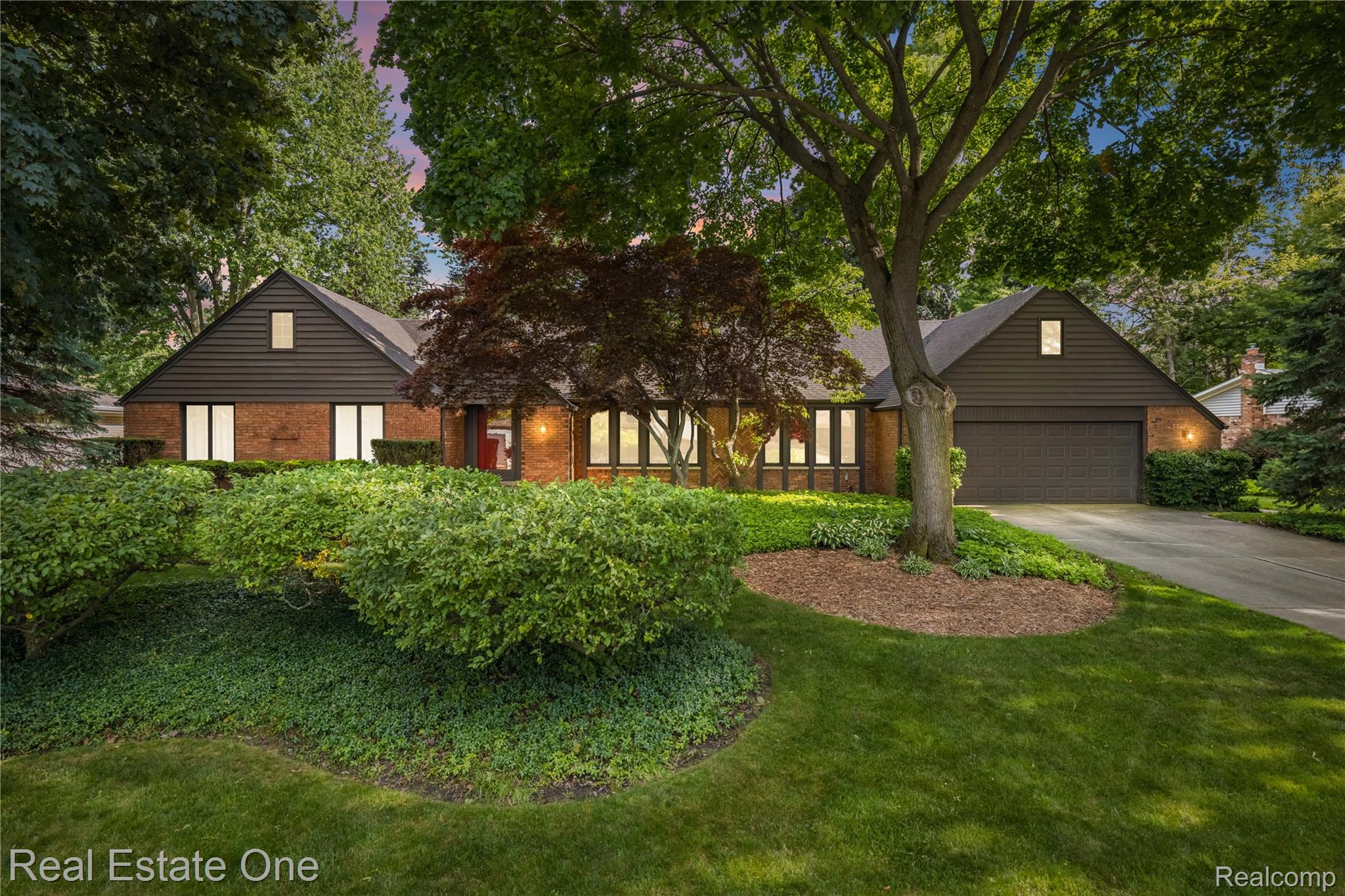 28330, Blom, Harrison Township, Michigan, 48045