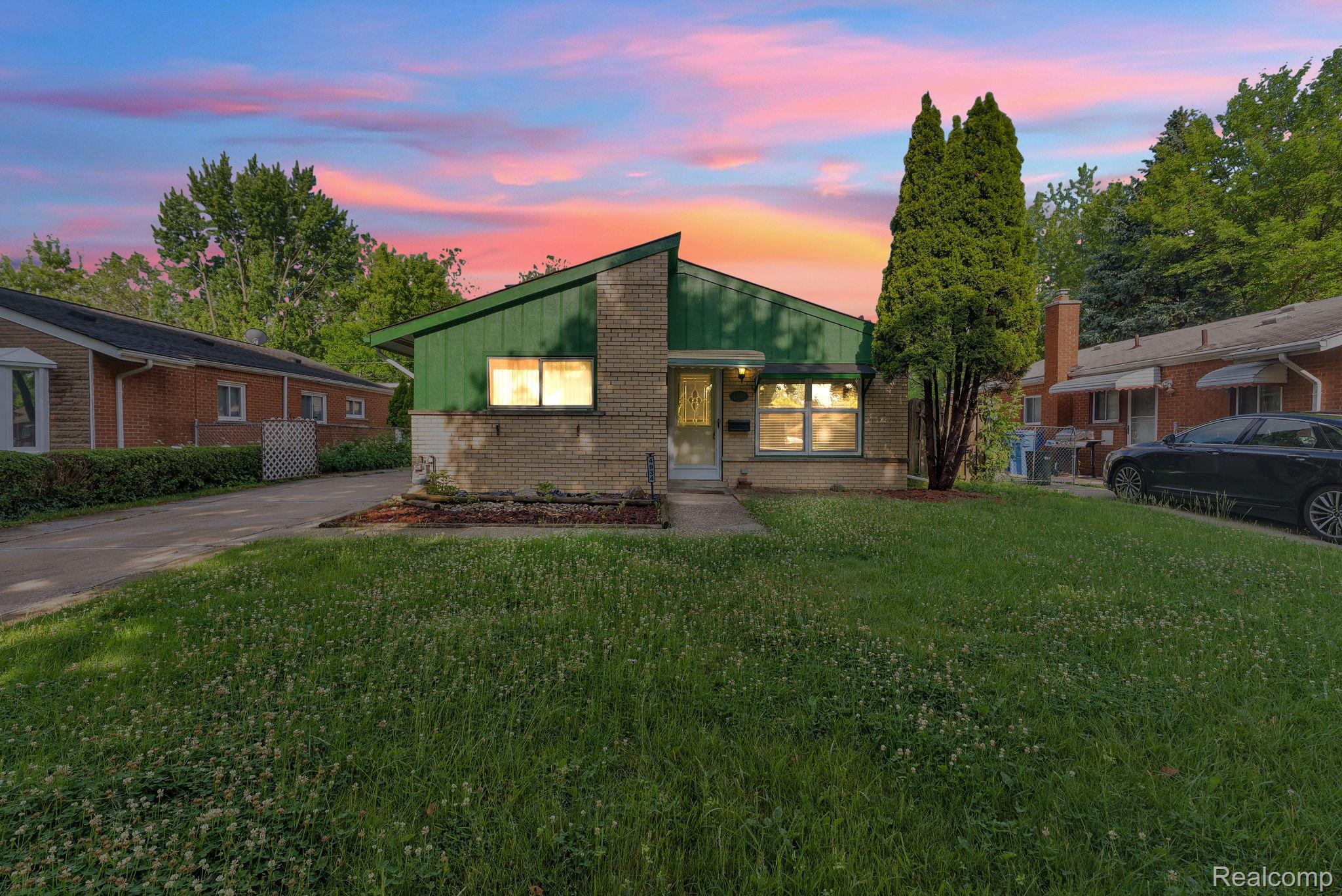4934, McKinley, Dearborn Heights, Michigan, 48125