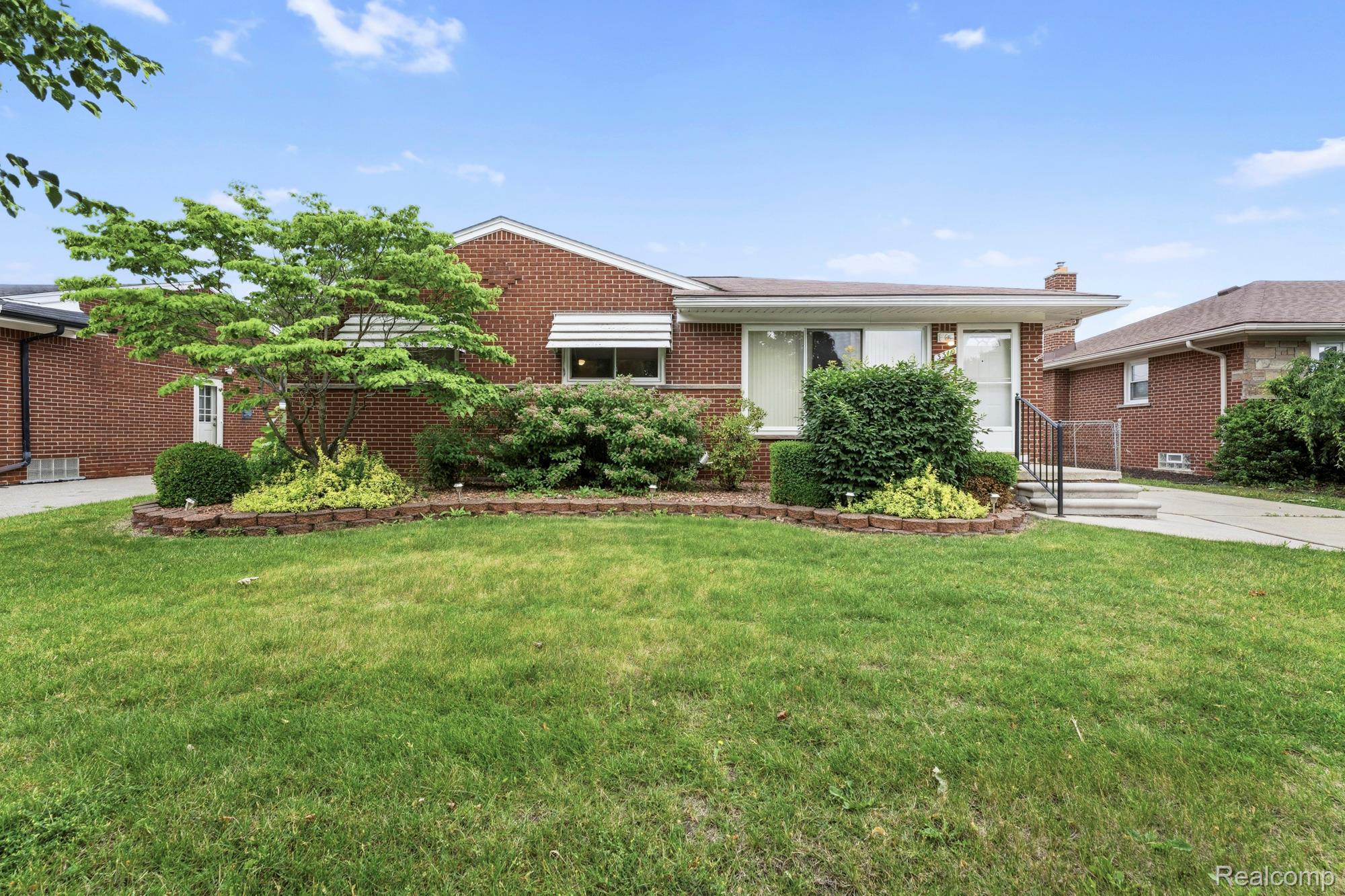 3310, Maidstone, Trenton, Michigan, 48183