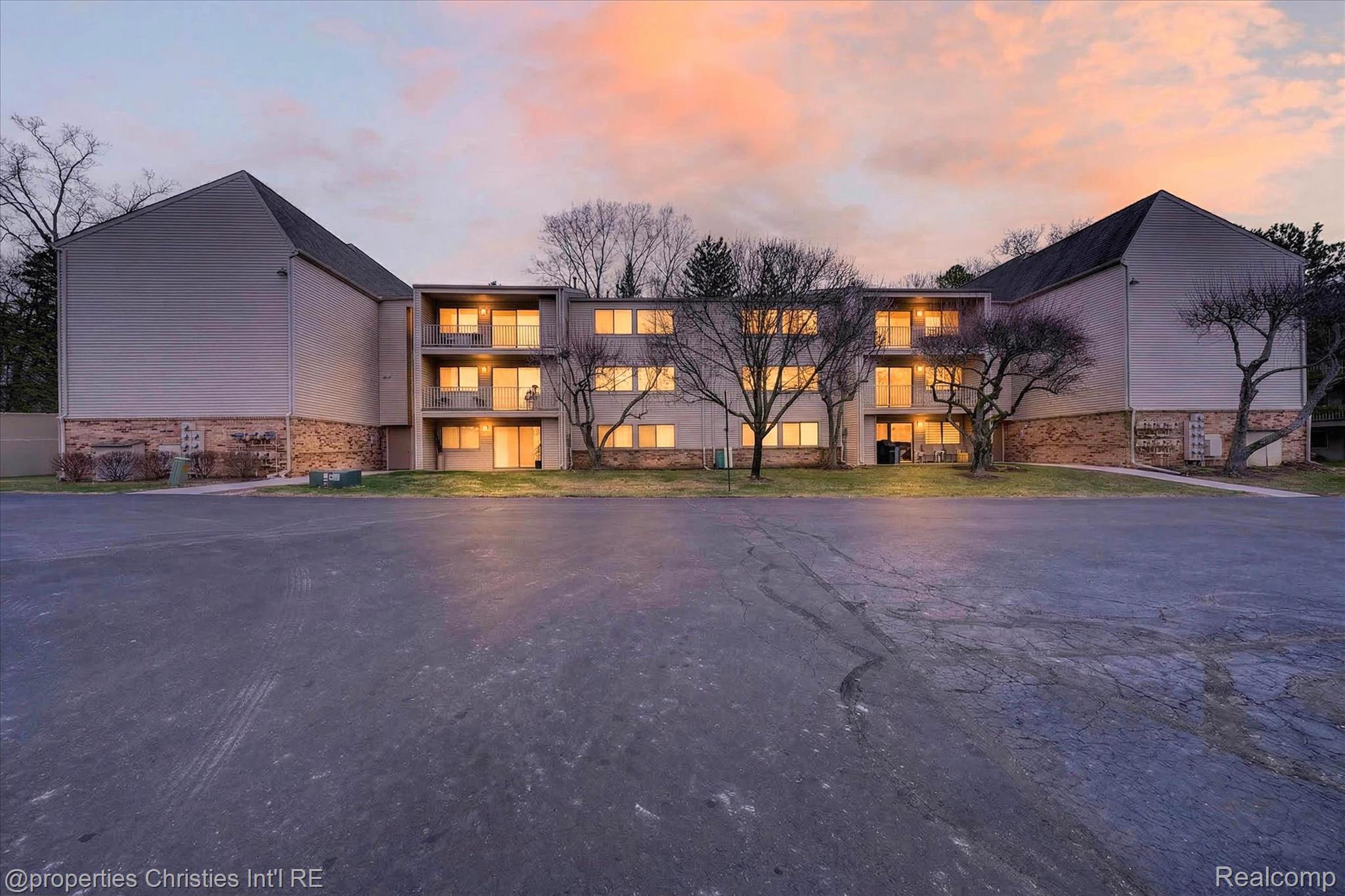 3815, Lone Pine, West Bloomfield, Michigan, 48323