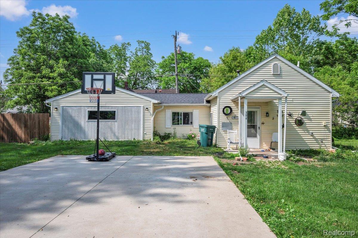 394, Elm, Lapeer, Michigan, 48446