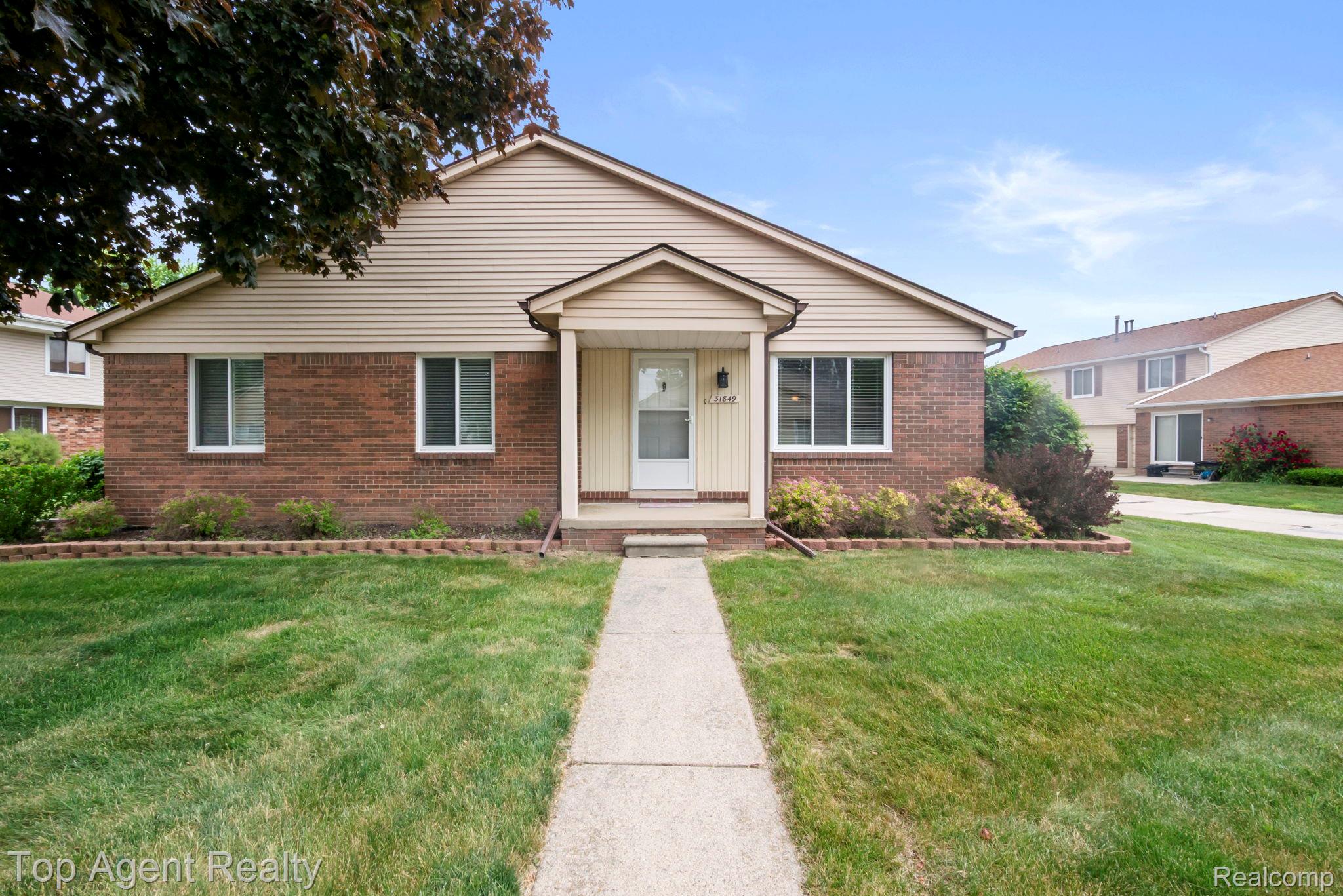 31849, Breezeway, New Baltimore, Michigan, 48047
