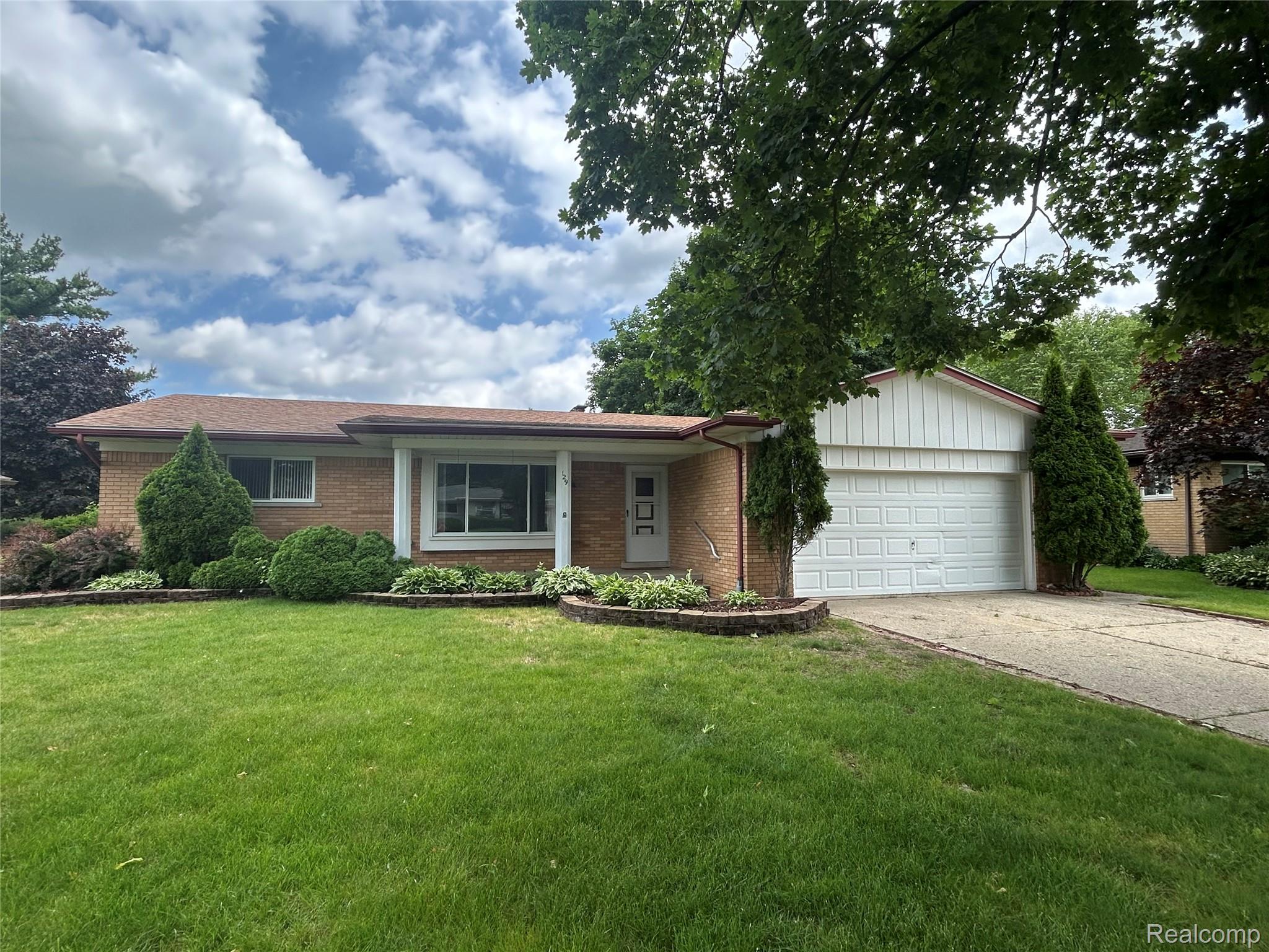 129, Pleasant Lake, Waterford, Michigan, 48327