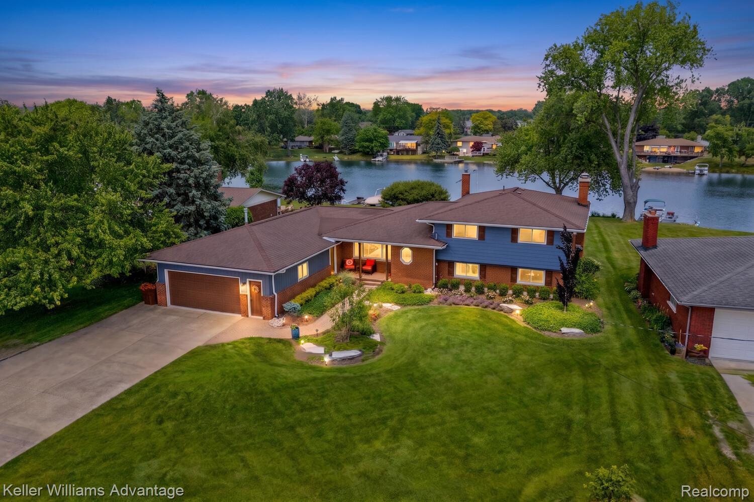 9110, Sandy Ridge, White Lake, Michigan, 48386