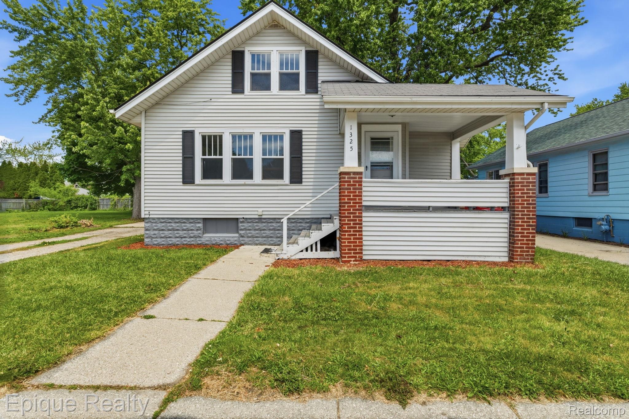 1325, Oak, Port Huron, Michigan, 48060