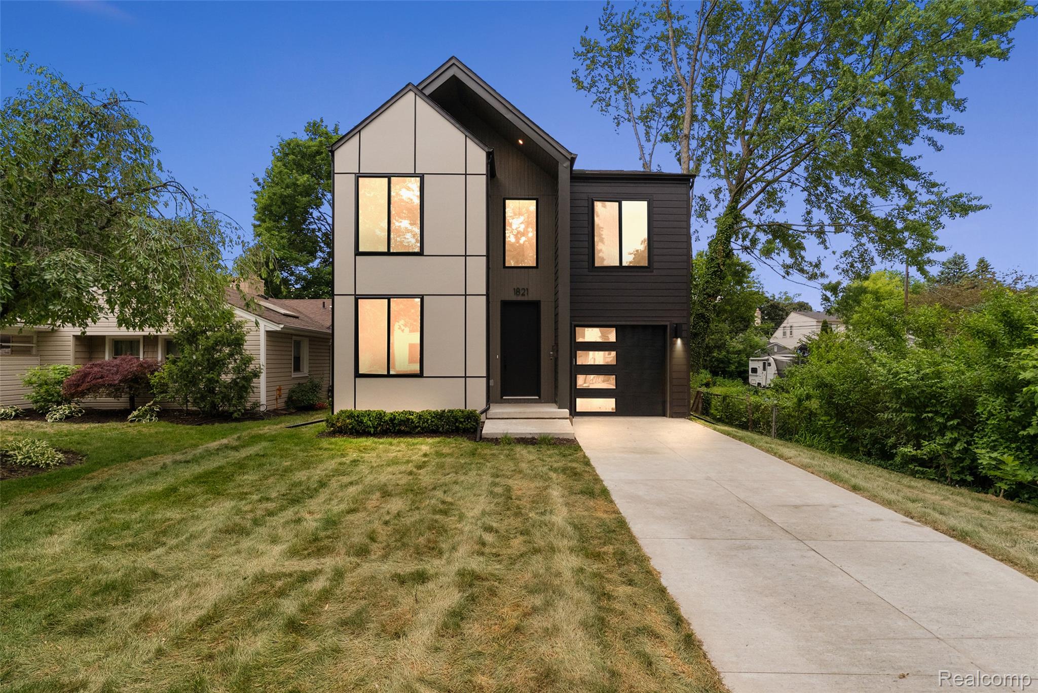 1821, Clifton, Royal Oak, Michigan, 48073