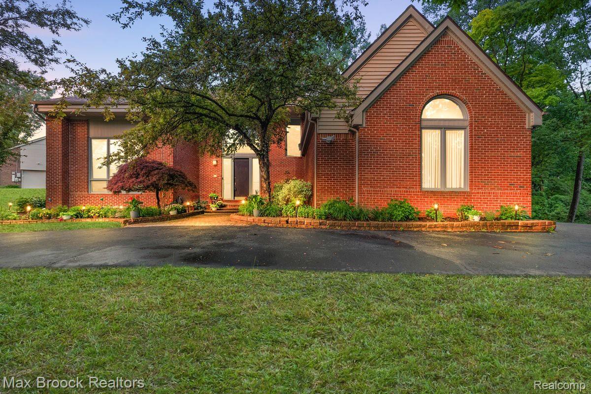 2295, Shore Hill, West Bloomfield, Michigan, 48323